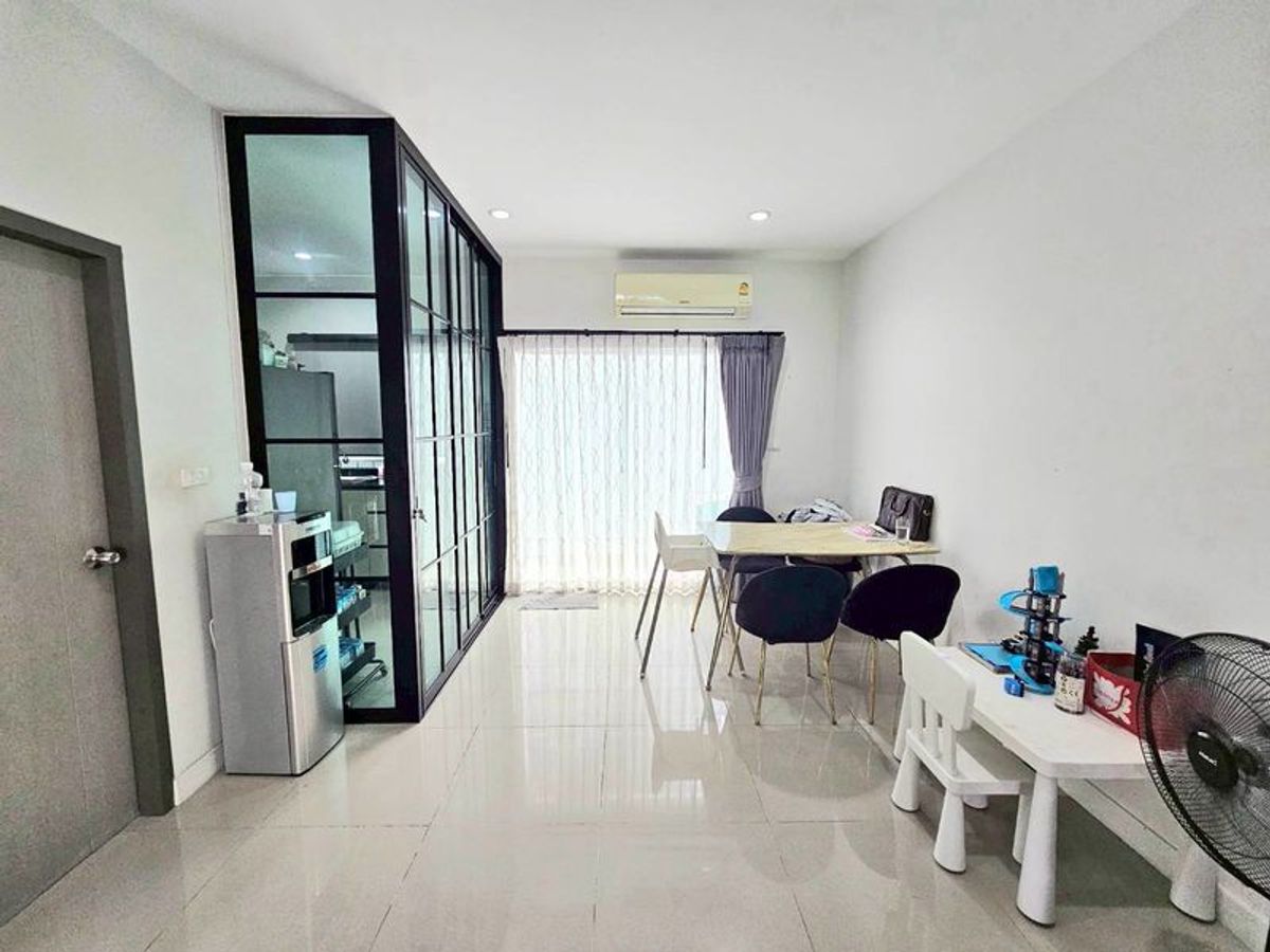 ขายทาวน์โฮมลาดกระบัง สุวรรณภูมิ : ขาย ทาวน์โฮม 3 ชั้น โครงการ สัมมากร อเวนิว สุวรรณภูมิ หลังมุม 3 ห้องนอน 21.6 ตร.ว. ถนนพัฒนาชนบท3 เขตลาดกระบัง กทม.