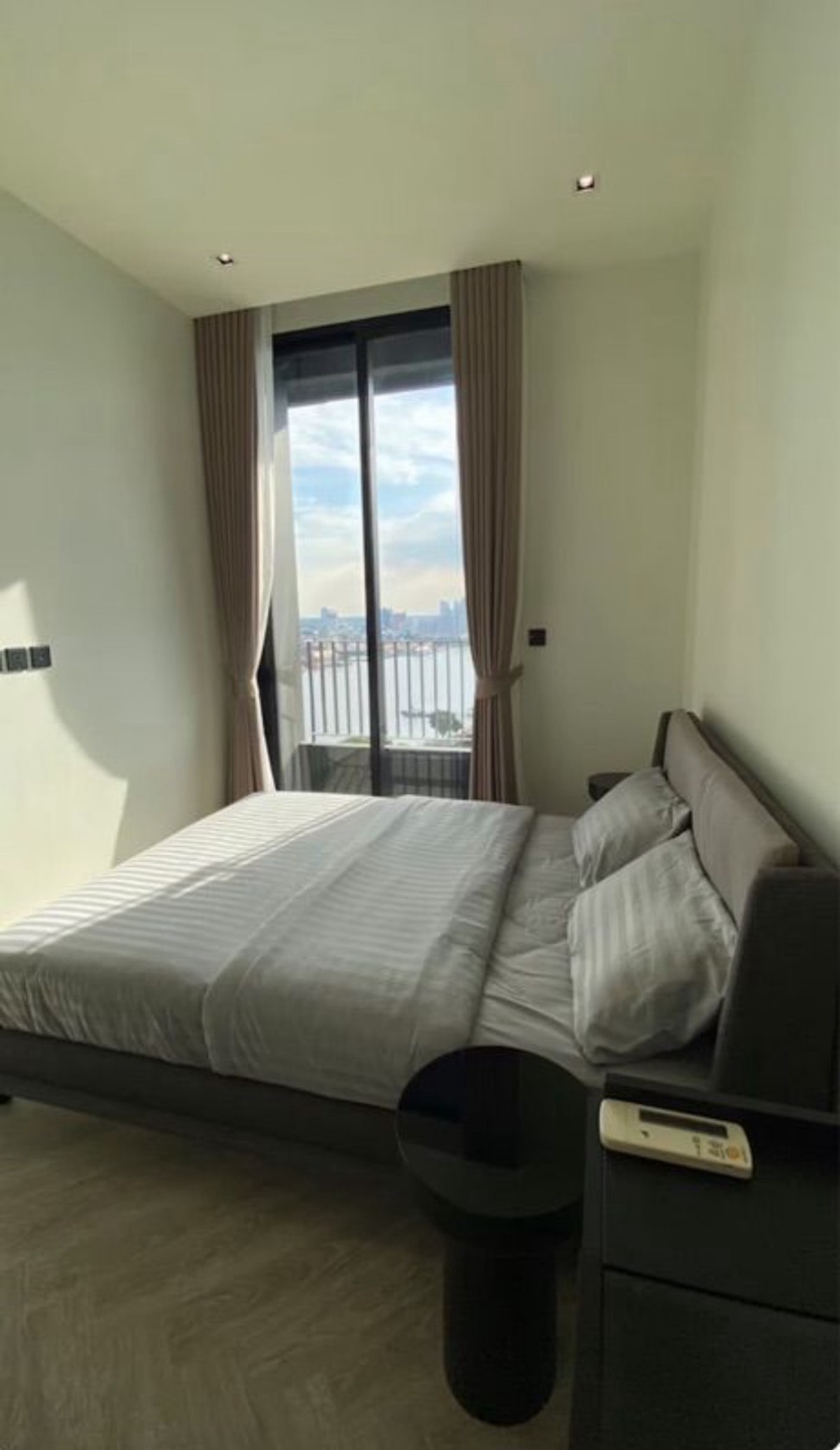 For RentCondoWongwianyai, Charoennakor : Rent Chapter Charoennakhorn-Riverside