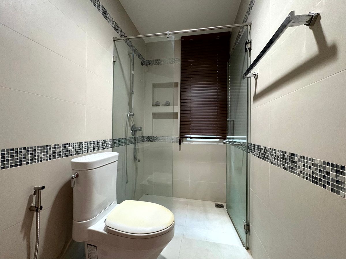 HousePattanakan, Srinakarin : For Sale & Rent: Luxury Single House, Next to Wellington International School, Krungthep Kreetha Road