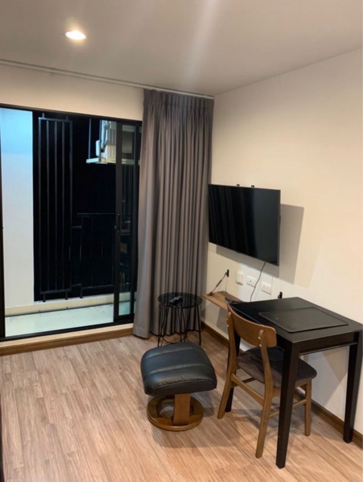 For RentCondoRatchadapisek, Huaikwang, Suttisan : Rent Hi Suttthisan Condo, the room is not hot.