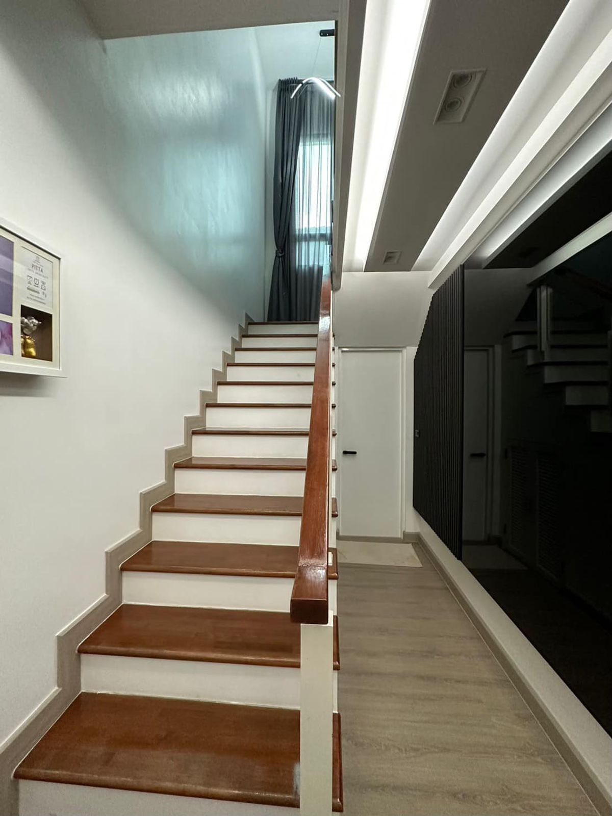 For SaleHousePattanakan, Srinakarin : Detached corner house close to garden on Krungthep Kreetha Road., Soi 7 : Fully Renovated