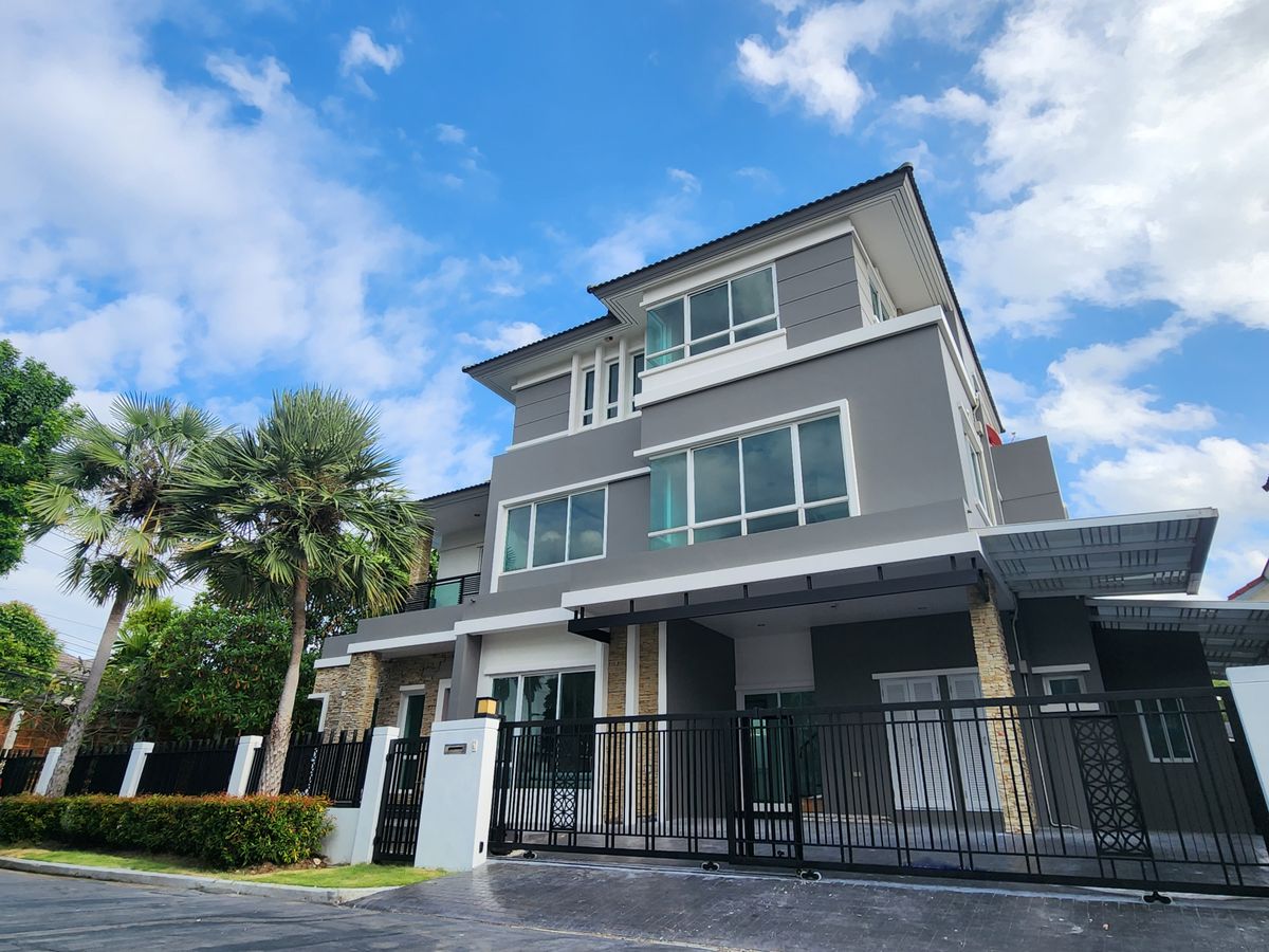 HousePattanakan, Srinakarin : For Sale & Rent: Luxury Single House, Next to Wellington International School, Krungthep Kreetha Road
