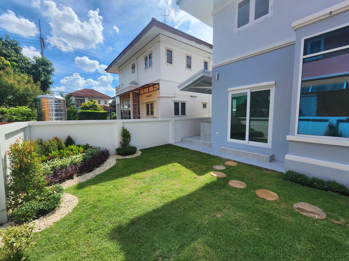 For SaleHousePathum Thani,Rangsit, Thammasat : Single house, 4 bedrooms, large gardens, airy, new, very nice to live in Rangsit Khlong Song in the middle of the community. Near the Future Park Rangsit 8 minutes to BTS Count