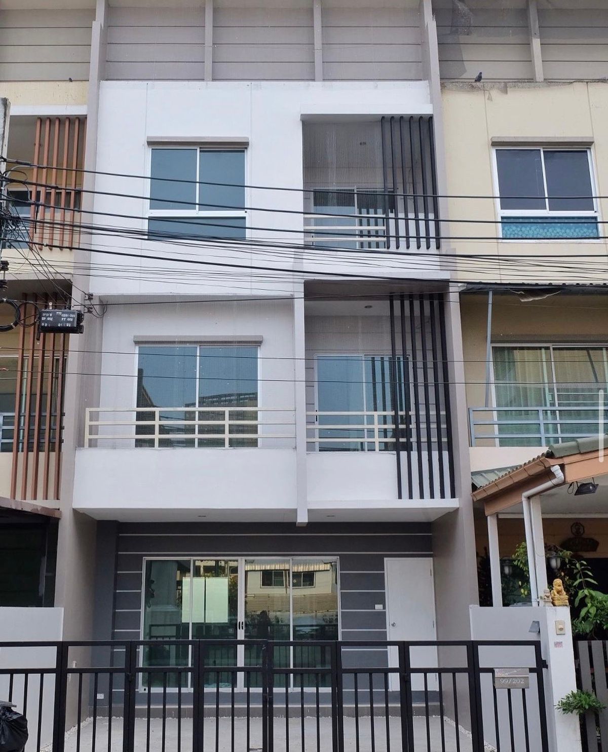 ให้เช่าทาวน์โฮมพระราม 5 ราชพฤกษ์ บางกรวย : ปล่อยเช่าบ้านทาวน์โฮม 3 ชั้น เทมโป ทาวน์รัตนาธิเบศร์-ไทรม้า แบบบ้านสวยสไตล์โมเดิร์นคลาสสิค  สภาพใหม่ #ว่าง 1 พย 68