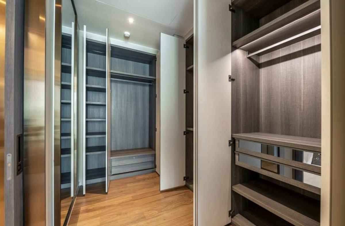 CondoWitthayu, Chidlom, Langsuan, Ploenchit : Sindhorn Tonson Condo Leasehold is next to the Lumpini Park in Soi Ton Son Shuttle Service.