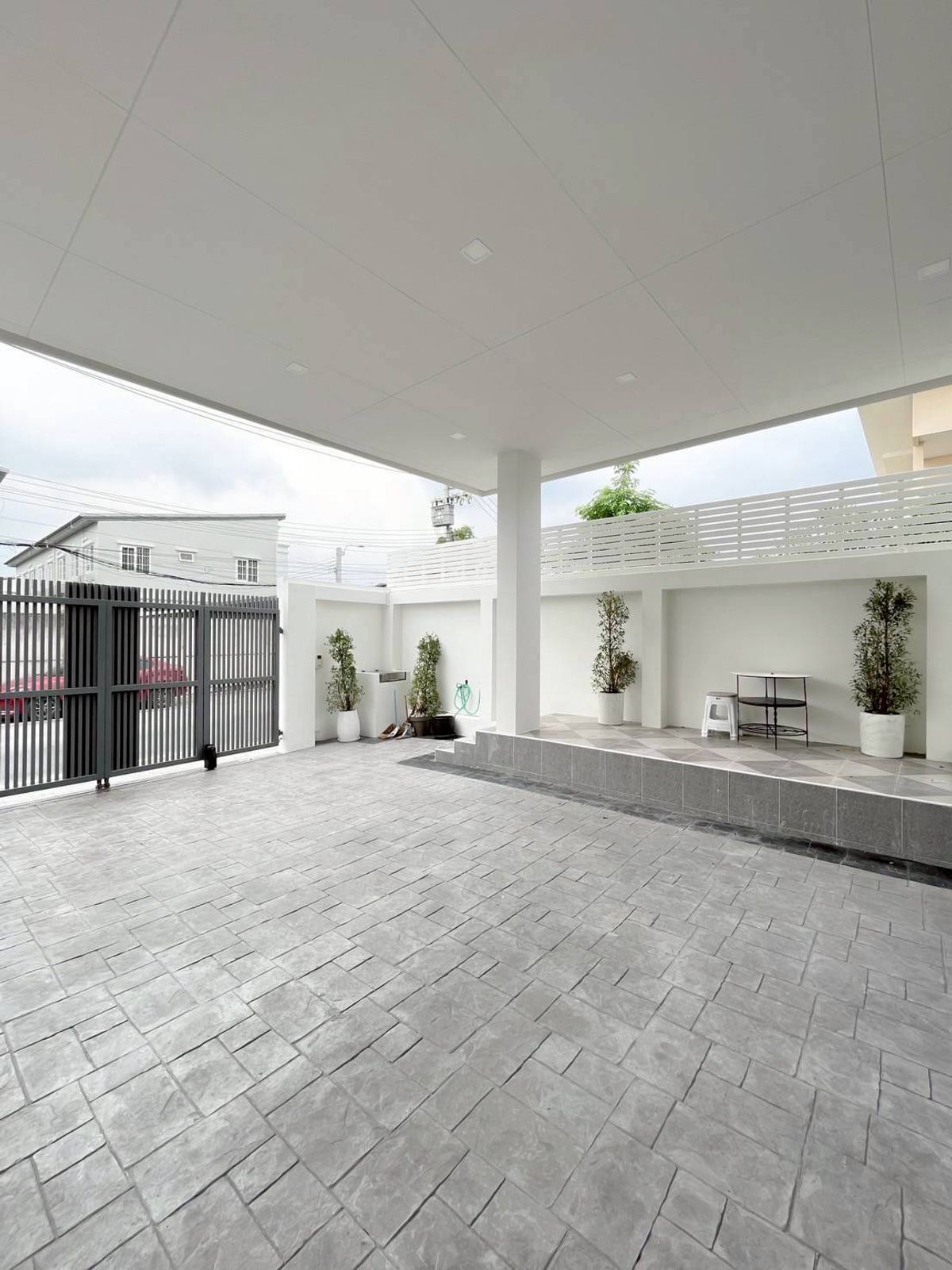 TownhomePattanakan, Srinakarin : Sell/rent 3 -story townhome near Laem Thong athletes New renovated house (N.1874)