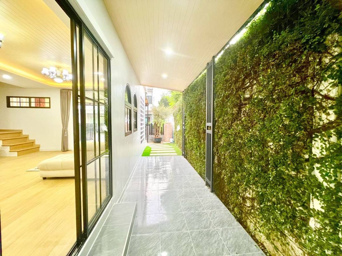 For SaleTownhomePathum Thani,Rangsit, Thammasat : House for sale, 2 -story townhome, The Trust Town, Ring Road - Luk Kali Liab Khlong Hok, area 27.8 square wah, 3 bedrooms, Bueng Kham Phrui Subdistrict, Lam Luk Ka District, Pathum Thani Province