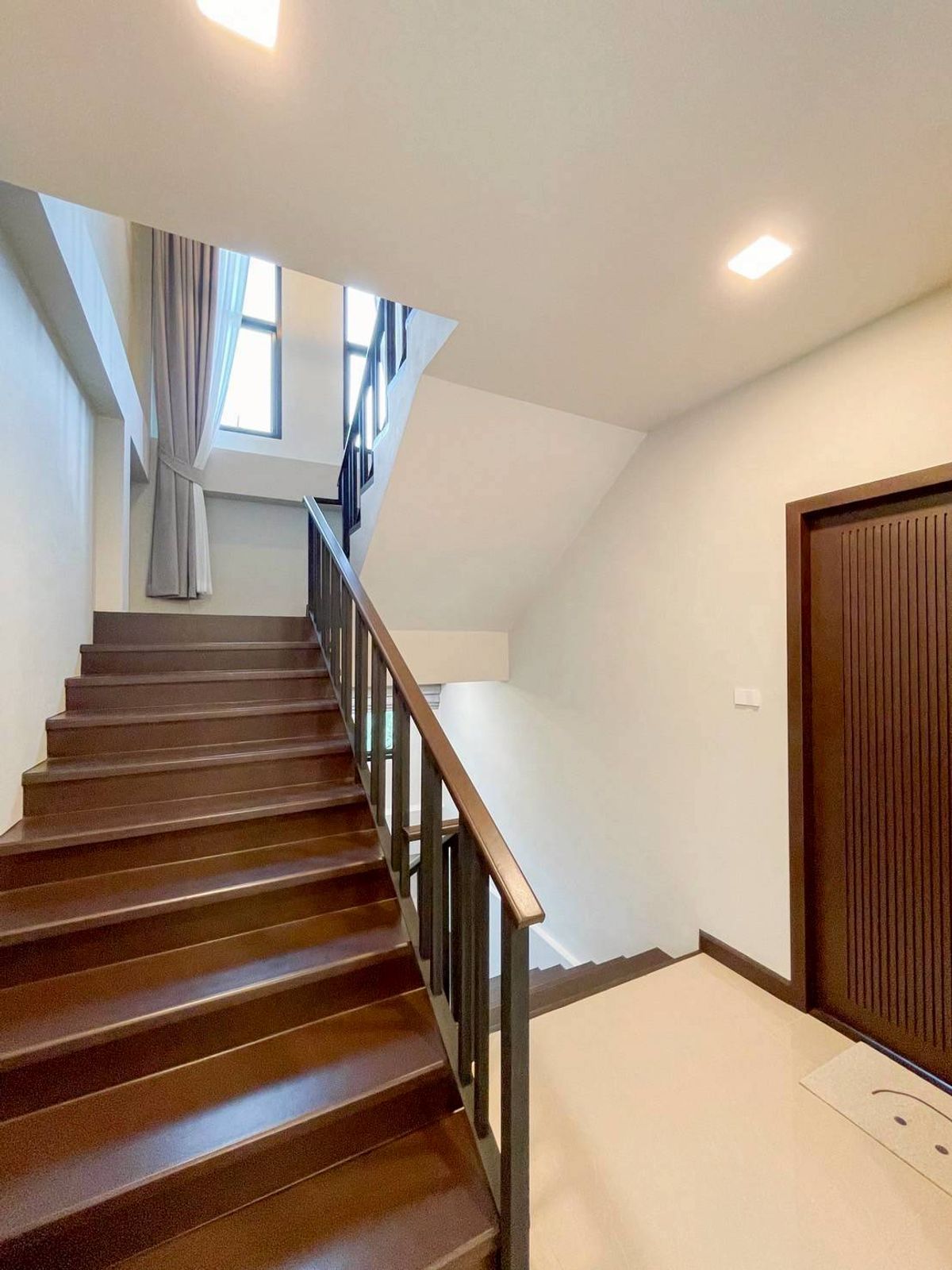 TownhomePattanakan, Srinakarin : Sell/rent 3 -story townhome near Laem Thong athletes New renovated house (N.1874)