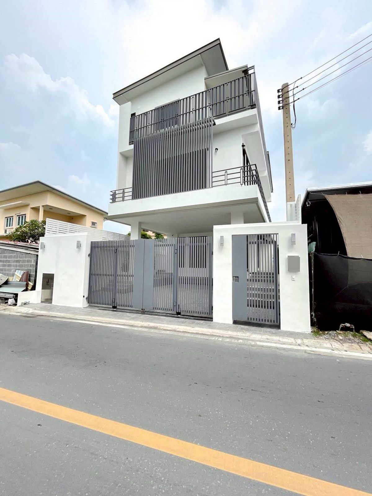 ทาวน์โฮมพัฒนาการ ศรีนครินทร์ : ขาย/ให้เช่าทาวน์โฮม 3 ชั้น ใกล้หมู่บ้านนักกีฬาแหลมทอง บ้านรีโนเวทใหม่พร้อมอยู่ (N.1874)