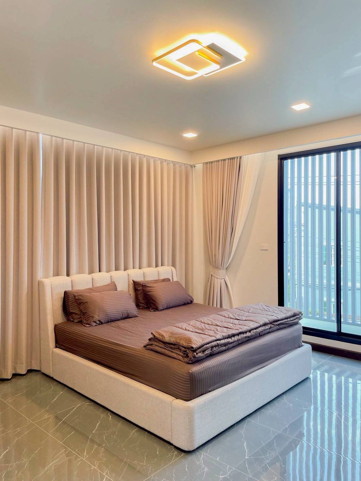 TownhomePattanakan, Srinakarin : Sell/rent 3 -story townhome near Laem Thong athletes New renovated house (N.1874)