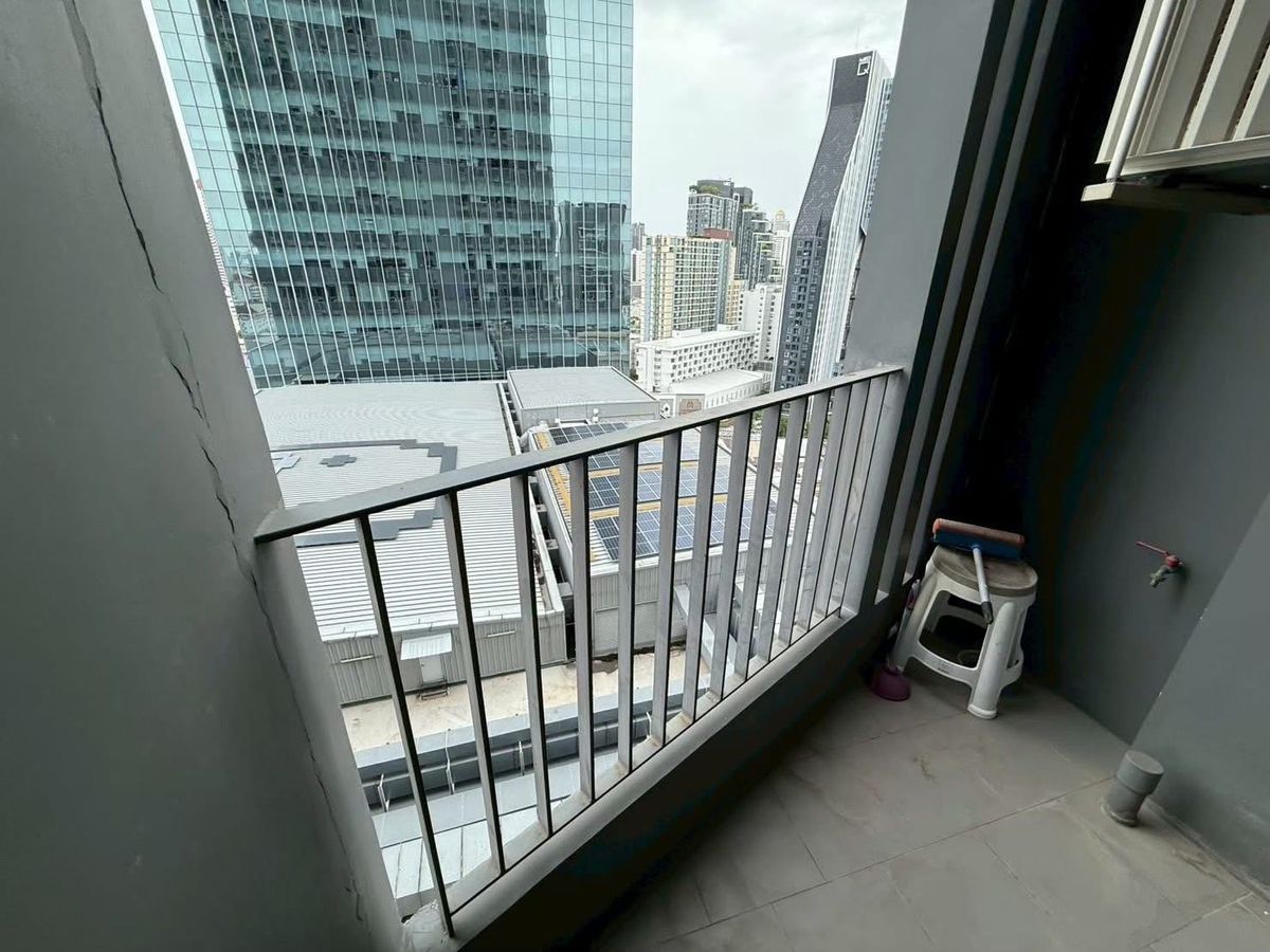 ขายคอนโดสยาม จุฬา สามย่าน : ★ราคาพิเศษมาก ในราคา 4.5 ลบ. ใกล้ ม.จุฬา หาของกินง่ายมาก ข้างล่างเป็นห้างสามย่านมิตรทาวน์ เดินทางสะดวกสบาย ติด MRT สามย่าน ★ Triple Y Residence