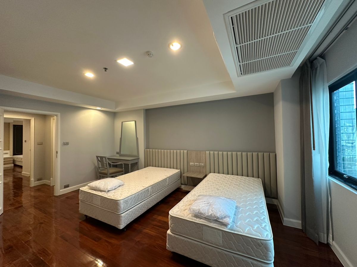 ให้เช่าคอนโดสุขุมวิท อโศก ทองหล่อ : Family unit in Thonglor for rent!✨ 3+1 bedroom fully furnished 285 sq.m near BTS Thonglor Tel.086-369-2224