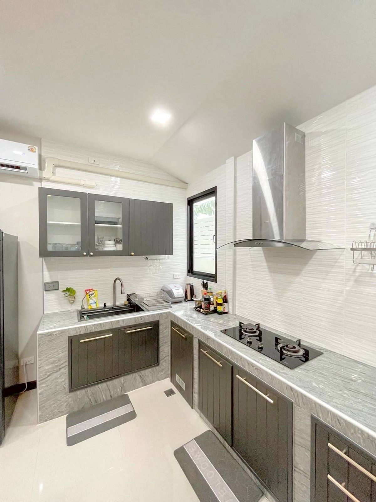 TownhomePattanakan, Srinakarin : Sell/rent 3 -story townhome near Laem Thong athletes New renovated house (N.1874)