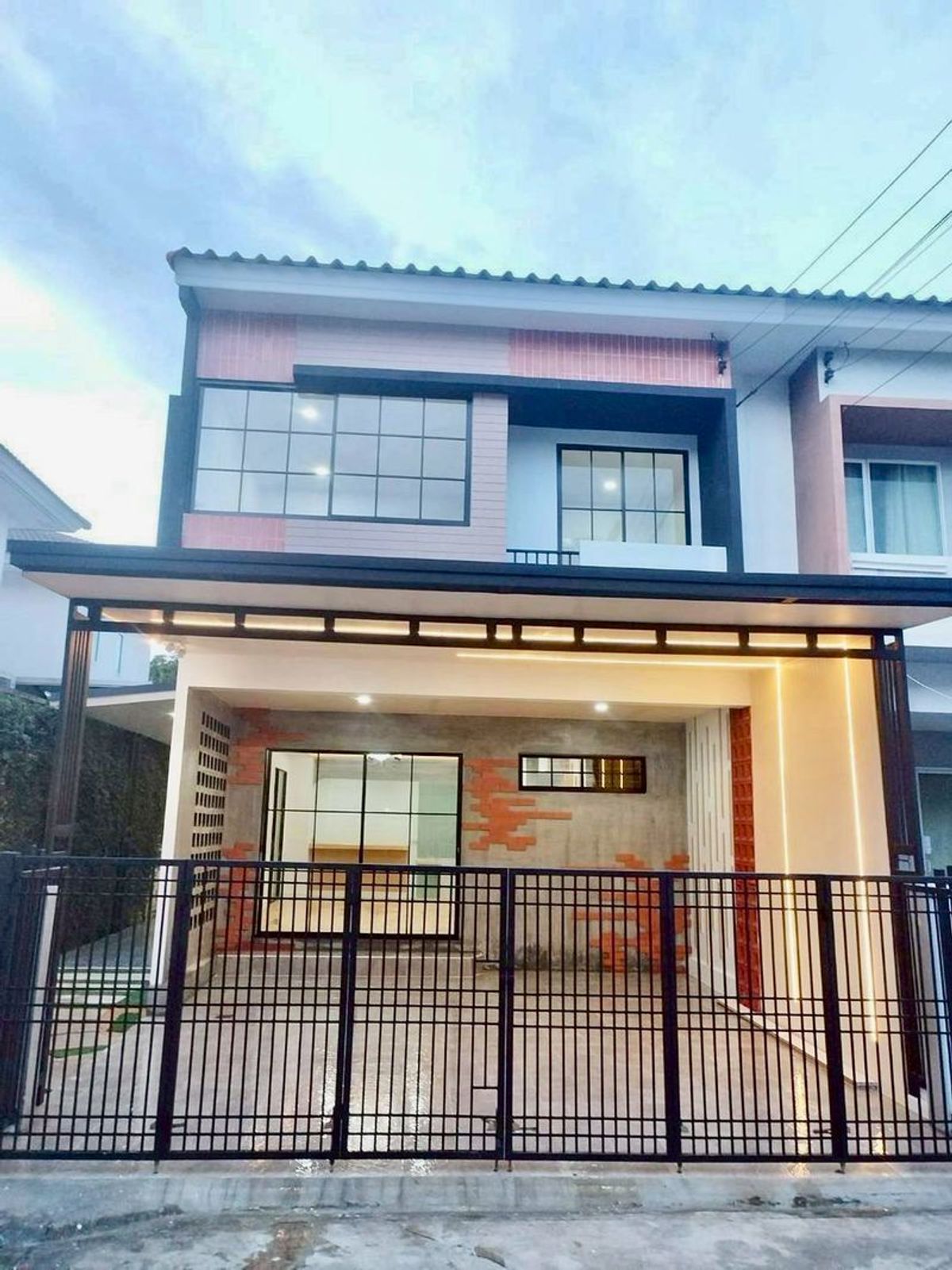 ขายทาวน์โฮมปทุมธานี รังสิต ธรรมศาสตร์ : ขายบ้านทาวน์โฮม 2 ชั้น The Trust Town วงแหวน - ลําลูกกา เลียบคลองหก เนื้อที่ 27.8 ตารางวา 3 ห้องนอน ตำบลบึงคำพร้อย อำเภอลำลูกกา จังหวัดปทุมธานี