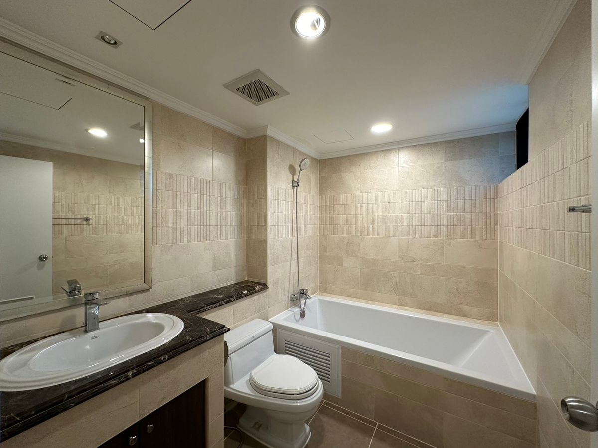 ให้เช่าคอนโดสุขุมวิท อโศก ทองหล่อ : Family unit in Thonglor for rent!✨ 3+1 bedroom fully furnished 285 sq.m near BTS Thonglor Tel.086-369-2224