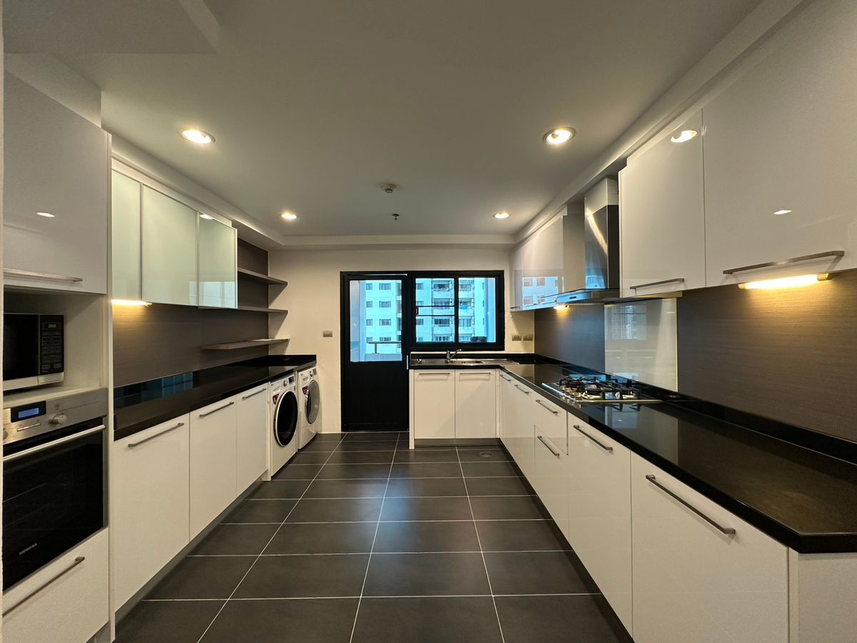 ให้เช่าคอนโดสุขุมวิท อโศก ทองหล่อ : Family unit in Thonglor for rent!✨ 3+1 bedroom fully furnished 285 sq.m near BTS Thonglor Tel.086-369-2224