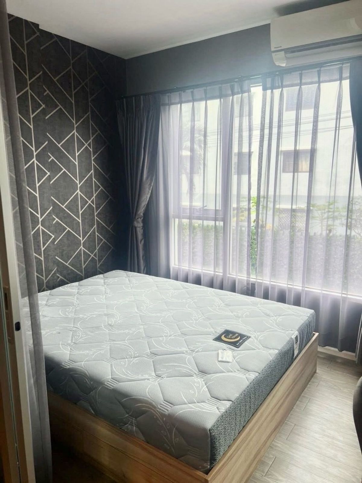 For RentCondoVipawadee, Don Mueang, Lak Si : 📍โครงการ   :  Happy Condo Donmuang 
✈️ อยู่ใกล้กับ :  สนามบินดอนเมือง 10 นาที
💵 ราคาเช่า   :  8,500 บาท / เดือน

