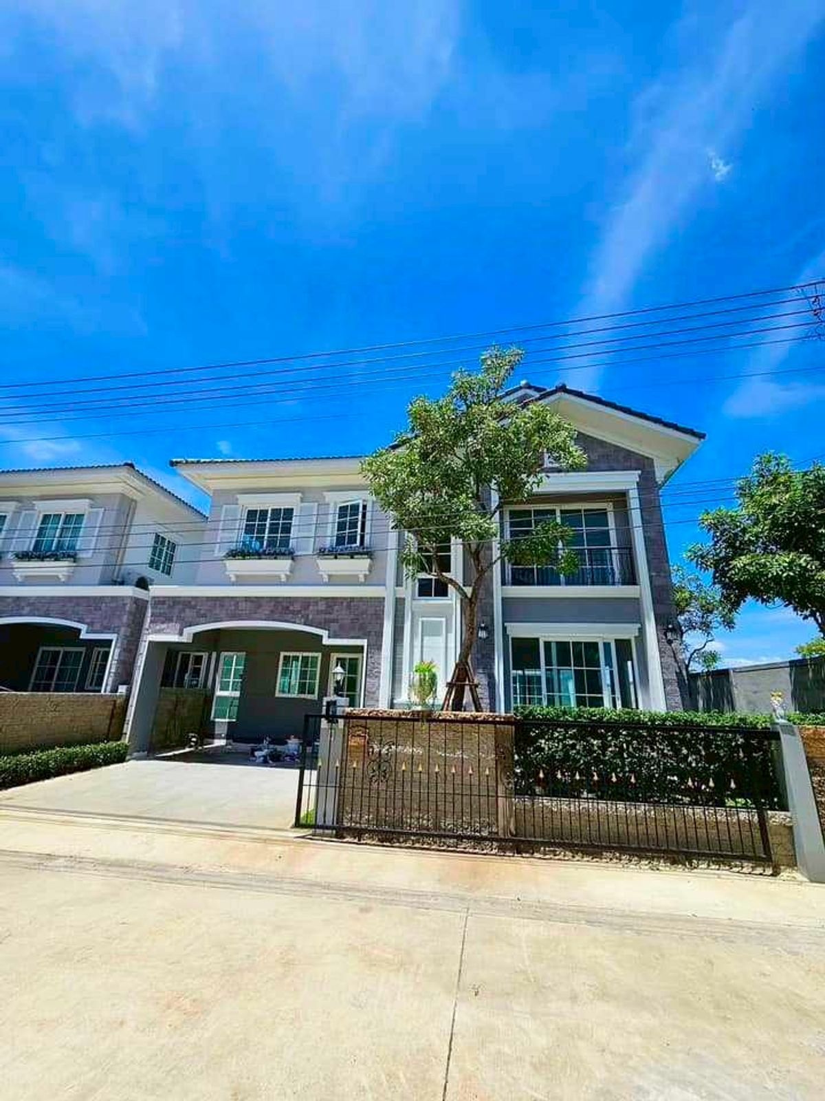 For RentHousePathum Thani,Rangsit, Thammasat : For Rent!! KA-011  Prestige Future Rangsit (4 bedrooms, 3 bathrooms), 51 sq wah (151 sq wah), near Chalong Rat Expressway, only 46,000 baht/month