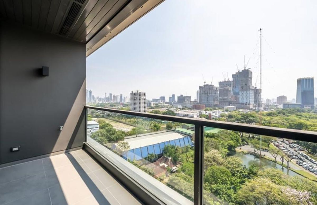 CondoWitthayu, Chidlom, Langsuan, Ploenchit : Sindhorn Tonson Condo Leasehold is next to the Lumpini Park in Soi Ton Son Shuttle Service.