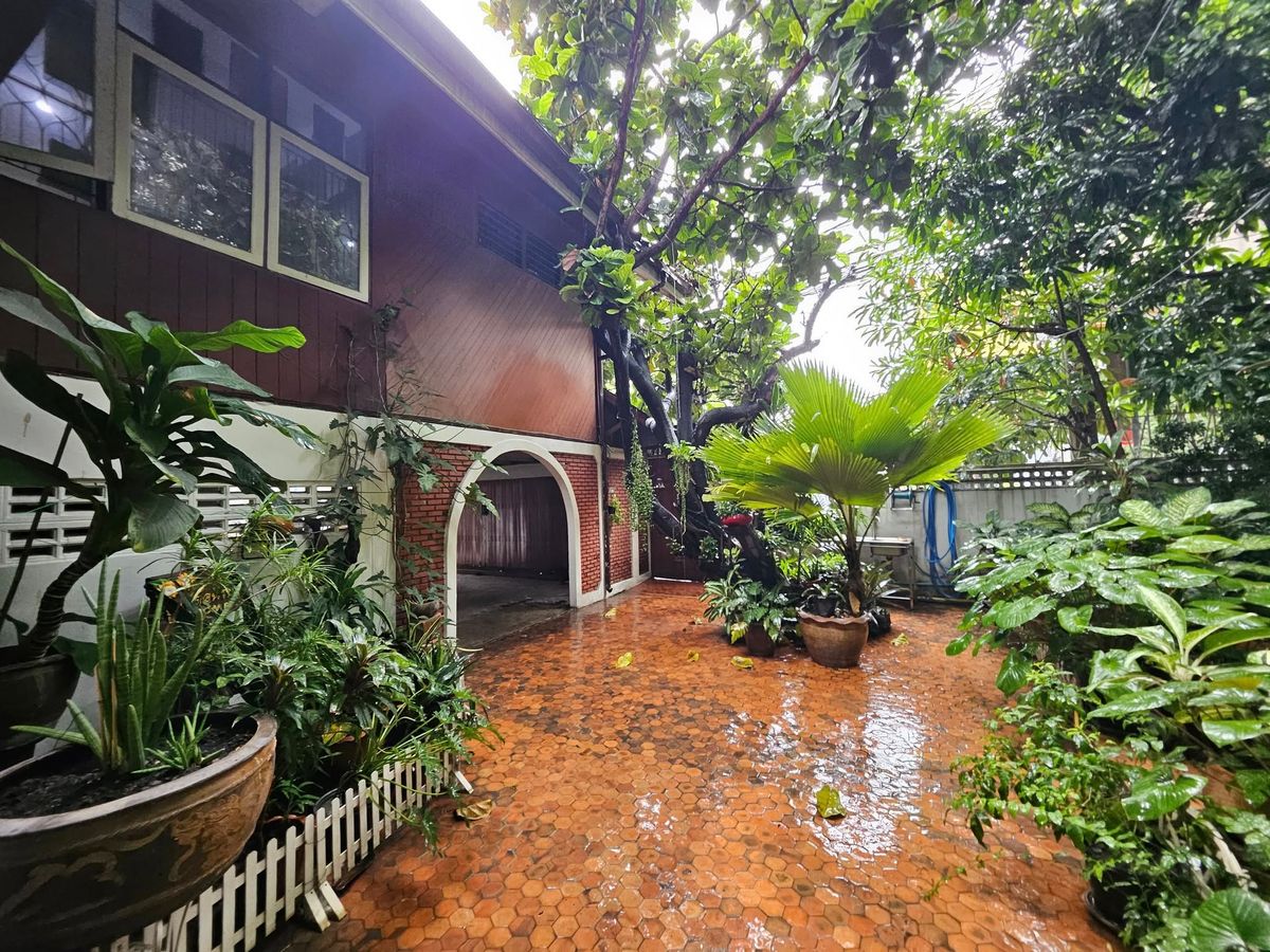 ขายที่ดินอารีย์ อนุสาวรีย์ : Rare item! ขายที่ดินบ้านเก่าแก่มรดกทรงคุณค่าใจกลางพหลโยธิน ขนาด 1 ไร่ 46 ตร.ว. |  เพียง 270 ม. จากปากซอย  |  เดินทางสะดวกเข้าออกหลายทาง