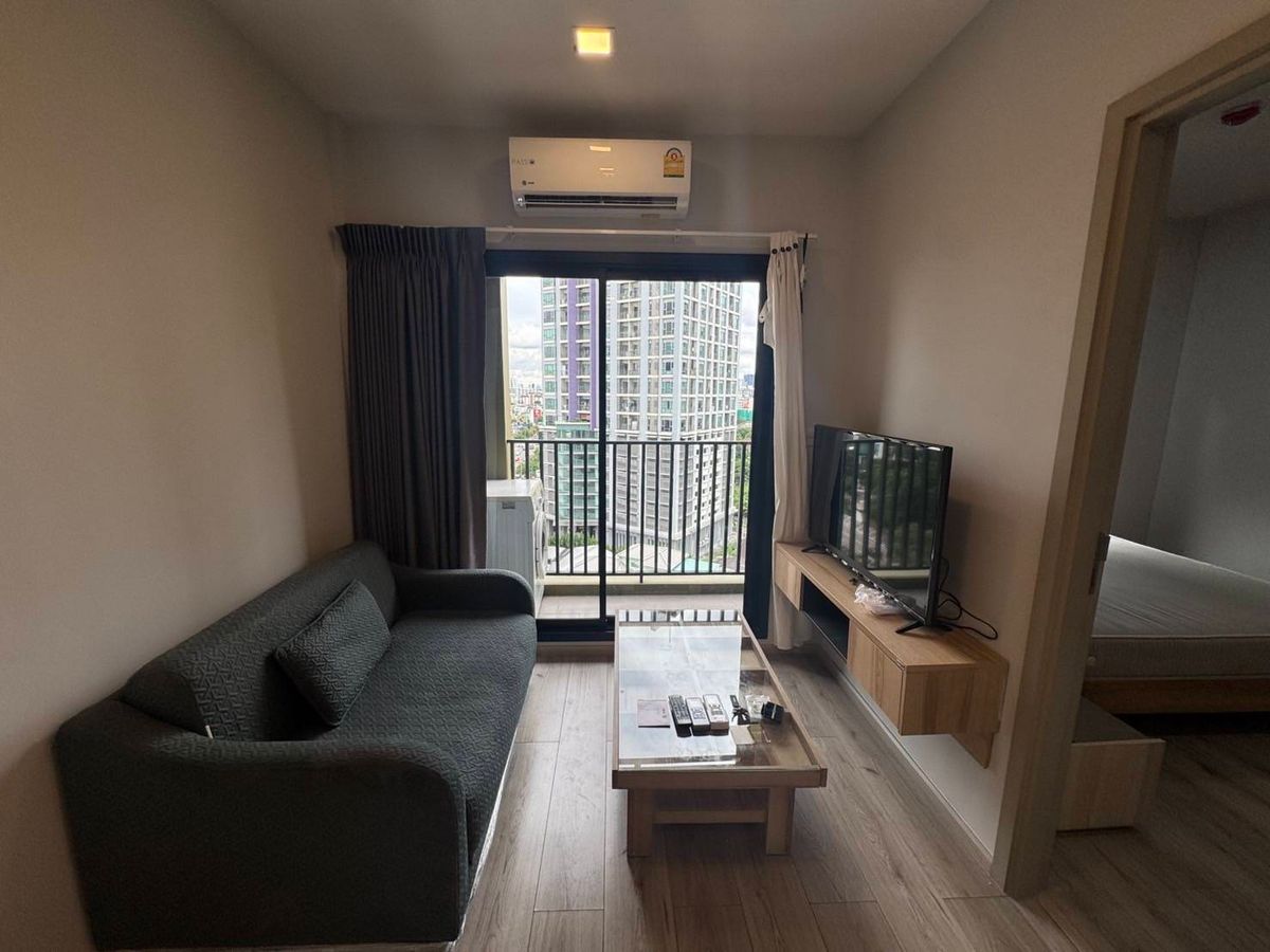 For RentCondoLadprao, Central Ladprao : Metris Ladprao condo for rent, complete condo, ready to approach MRT Phahonyothin Skytrain !!