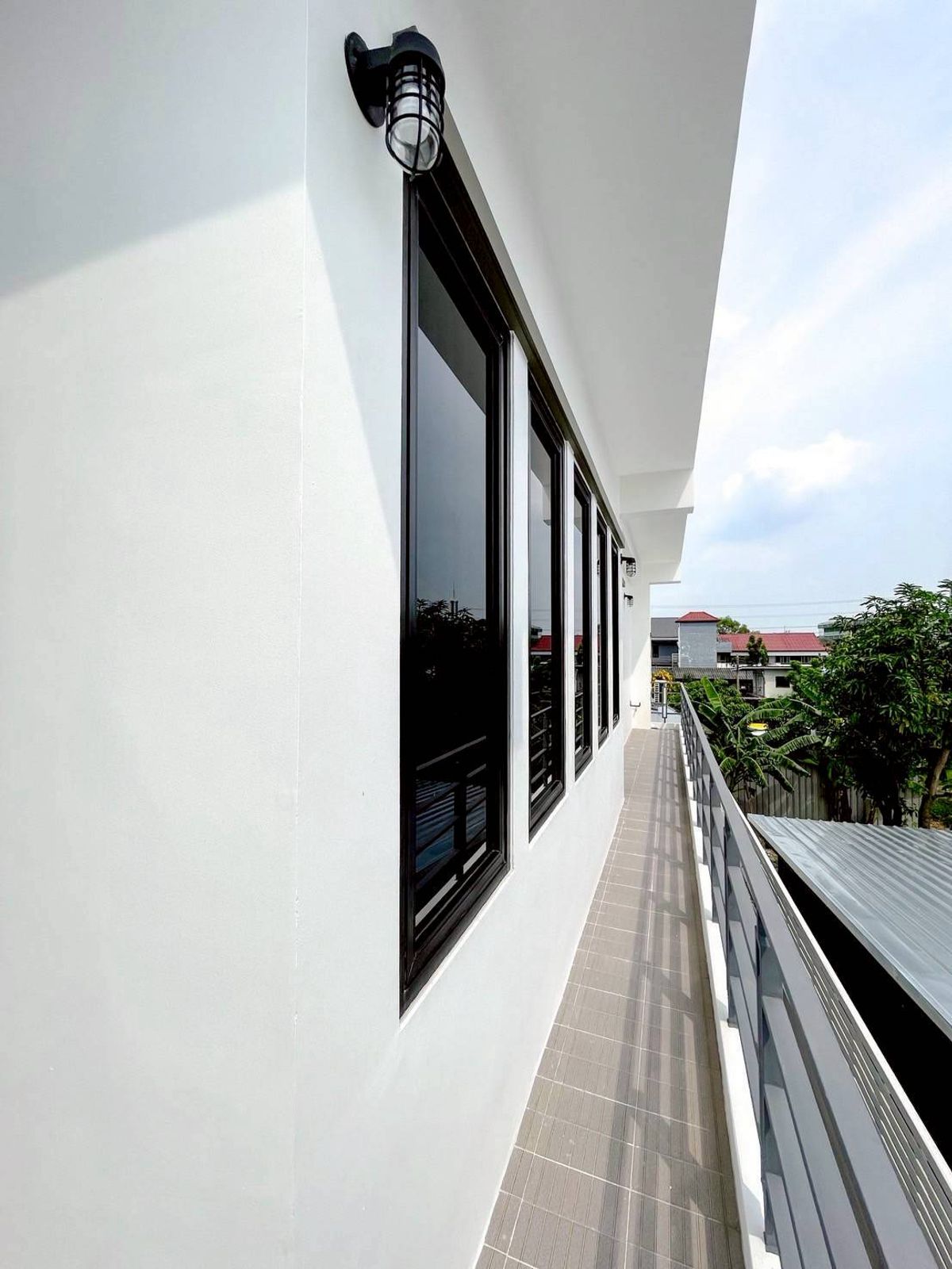 TownhomePattanakan, Srinakarin : Sell/rent 3 -story townhome near Laem Thong athletes New renovated house (N.1874)