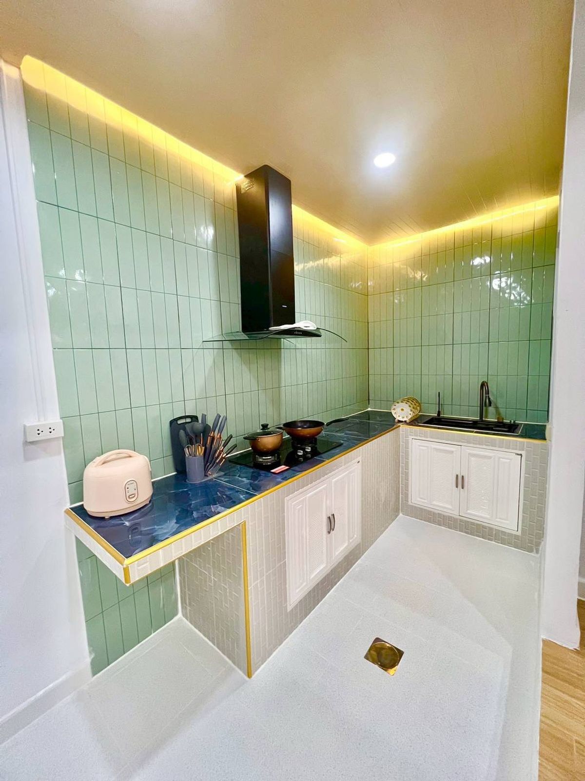 For SaleTownhomePathum Thani,Rangsit, Thammasat : House for sale, 2 -story townhome, The Trust Town, Ring Road - Luk Kali Liab Khlong Hok, area 27.8 square wah, 3 bedrooms, Bueng Kham Phrui Subdistrict, Lam Luk Ka District, Pathum Thani Province