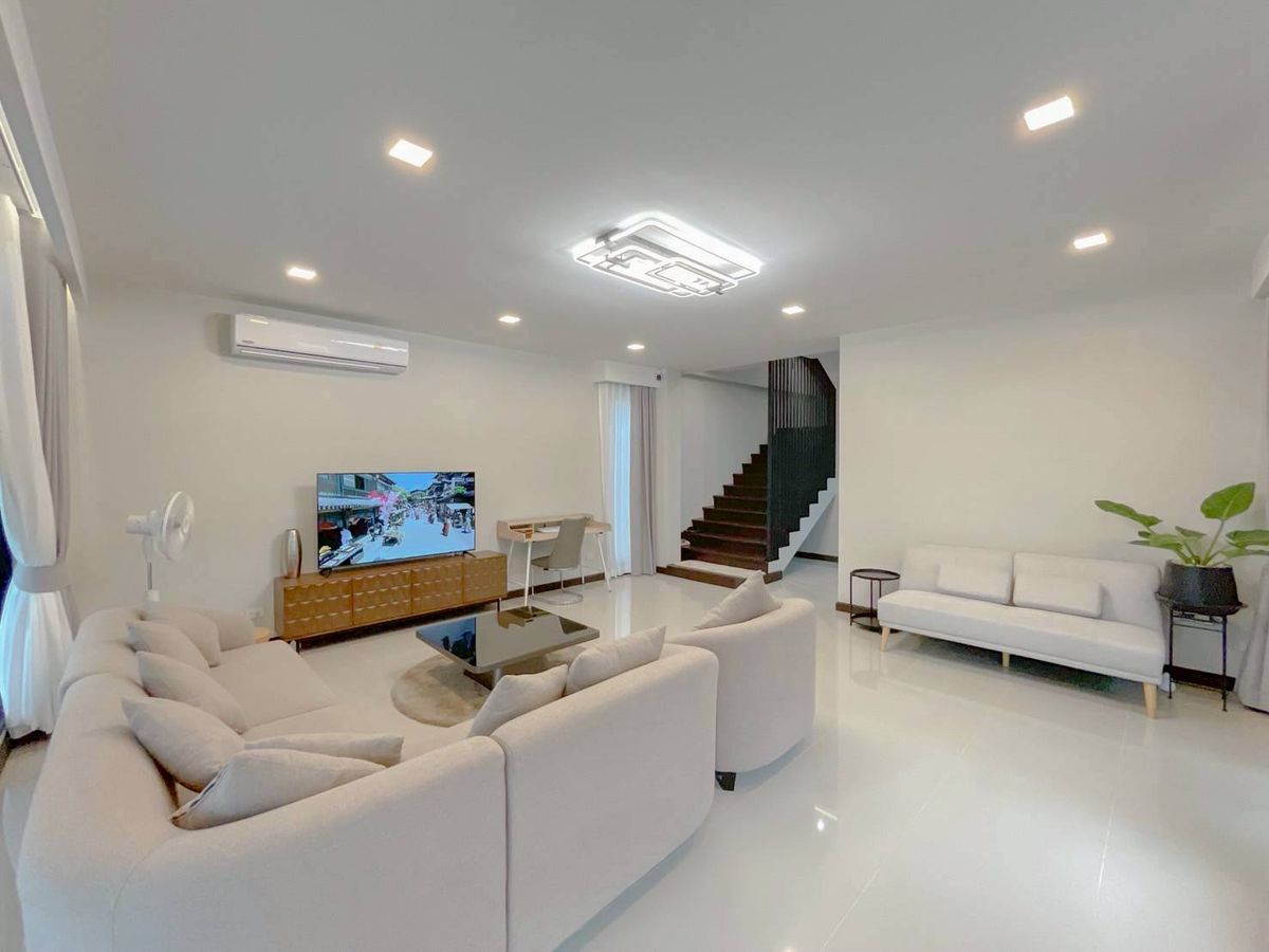 TownhomePattanakan, Srinakarin : Sell/rent 3 -story townhome near Laem Thong athletes New renovated house (N.1874)