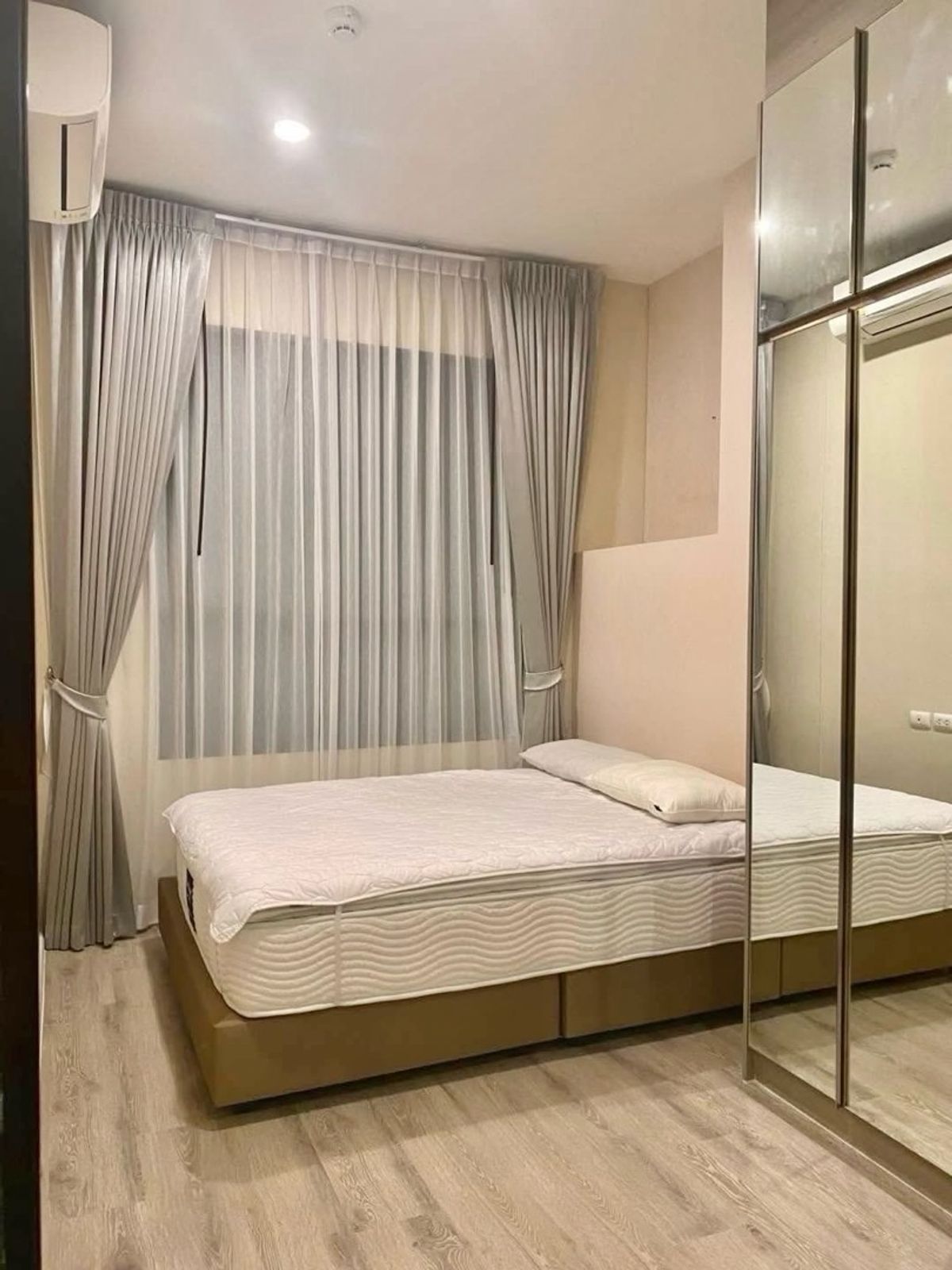 For RentCondoRamkhamhaeng, Hua Mak : 📍โครงการ : ไนท์บริดจ์ คอลลาจ รามคำแหง      ( Knightsbridge Collage Ramkhamhaeng )
🚝 ใกล้ : เดอะมอลล์บางกะปิ, โลตัส
💵 ราคาเช่า : 14,000 บาท / เดือน
