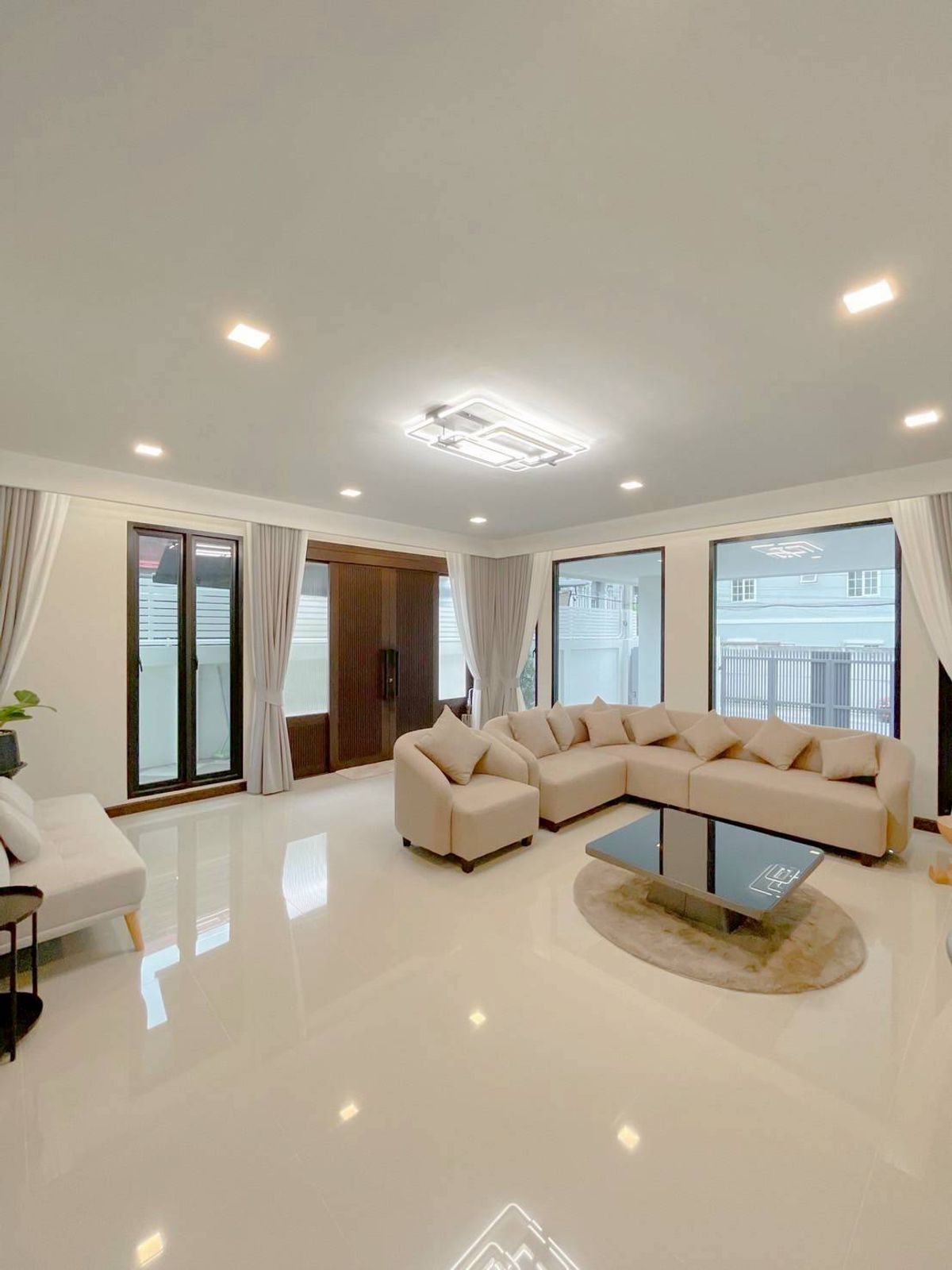 TownhomePattanakan, Srinakarin : Sell/rent 3 -story townhome near Laem Thong athletes New renovated house (N.1874)