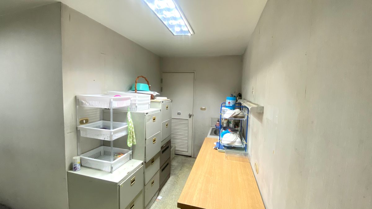 ให้เช่าสำนักงานราชเทวี พญาไท :  สำนักงาน 150 ตรม. อาคารพญาไทเพลส ใกล้ BTS พญาไท นัดชม 098-654-2399