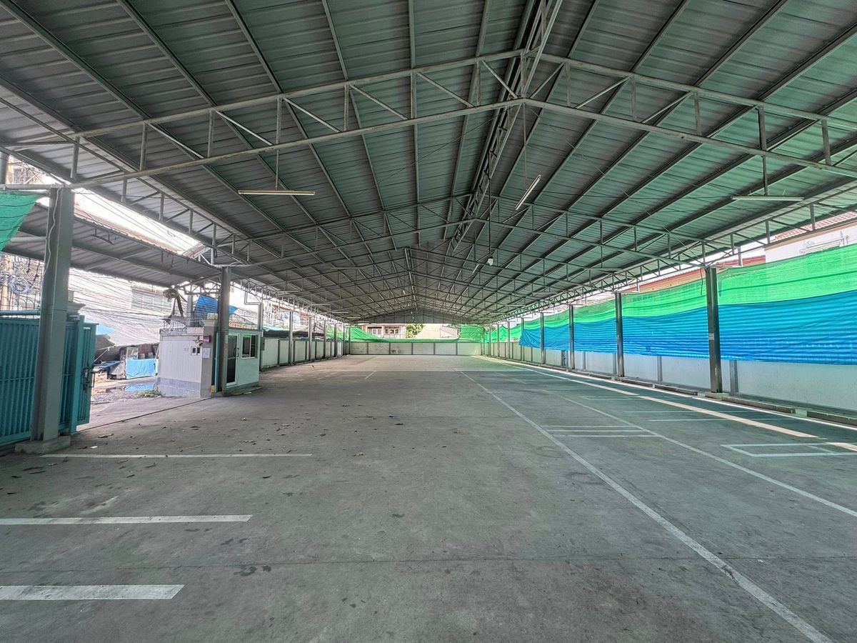 For SaleWarehouseRama9, Petchburi, RCA : Land for sale with the warehouse roof on the area of ​​308 sq.w. (can invest, rent or continue business), make an appointment, contact 094-641-5974
