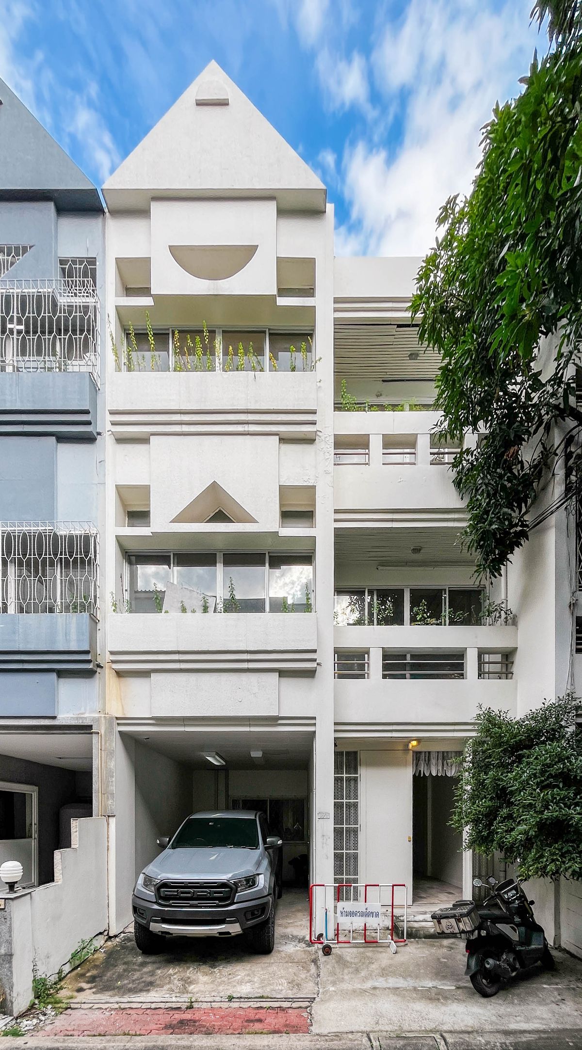 ขายทาวน์โฮมสุขุมวิท อโศก ทองหล่อ : Townhouse Sukhumvit 49 ซอยพร้อมพักษ์ 3 ชั้น 144 ตร.ม. ทักมาคุยราคาได้