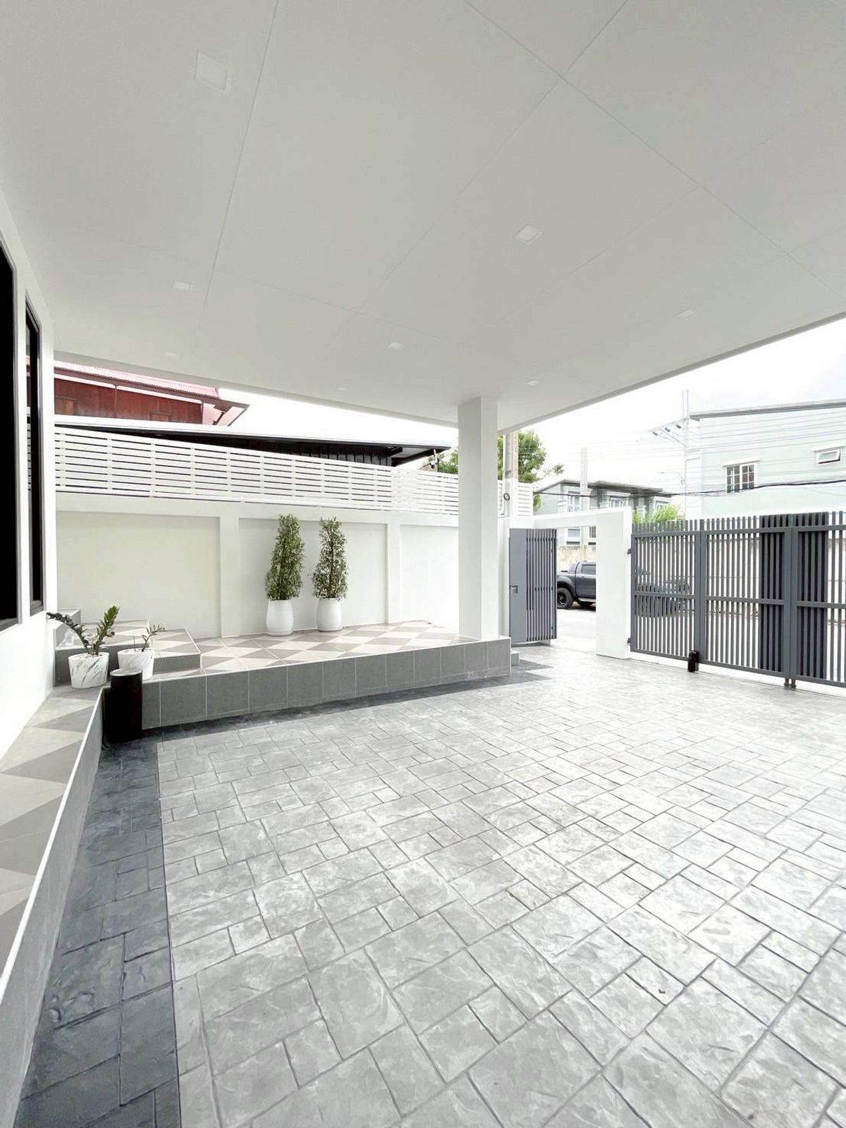 TownhomePattanakan, Srinakarin : Sell/rent 3 -story townhome near Laem Thong athletes New renovated house (N.1874)