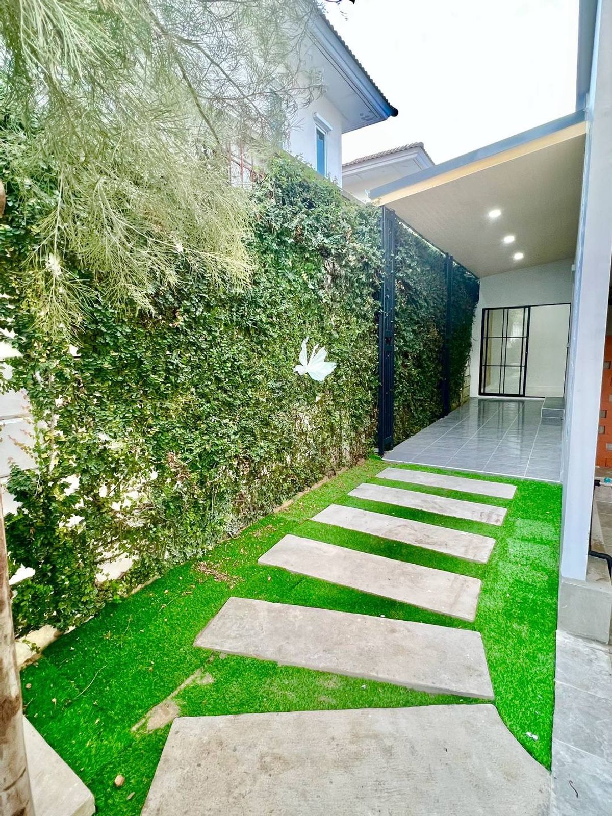 For SaleTownhomePathum Thani,Rangsit, Thammasat : House for sale, 2 -story townhome, The Trust Town, Ring Road - Luk Kali Liab Khlong Hok, area 27.8 square wah, 3 bedrooms, Bueng Kham Phrui Subdistrict, Lam Luk Ka District, Pathum Thani Province