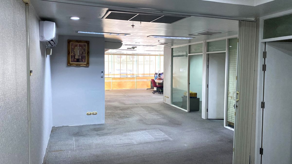 ให้เช่าสำนักงานราชเทวี พญาไท :  สำนักงาน 150 ตรม. อาคารพญาไทเพลส ใกล้ BTS พญาไท นัดชม 098-654-2399