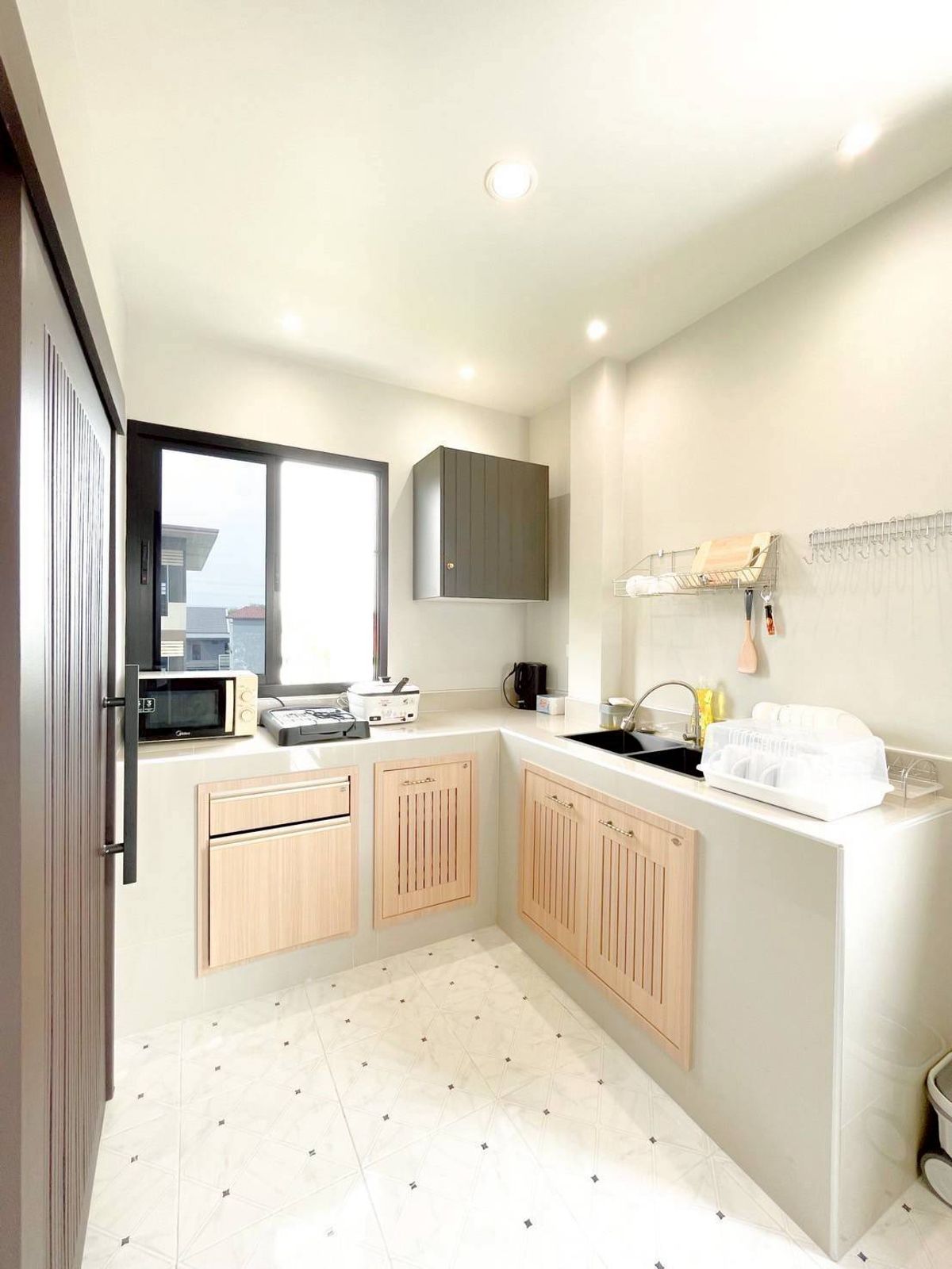 TownhomePattanakan, Srinakarin : Sell/rent 3 -story townhome near Laem Thong athletes New renovated house (N.1874)