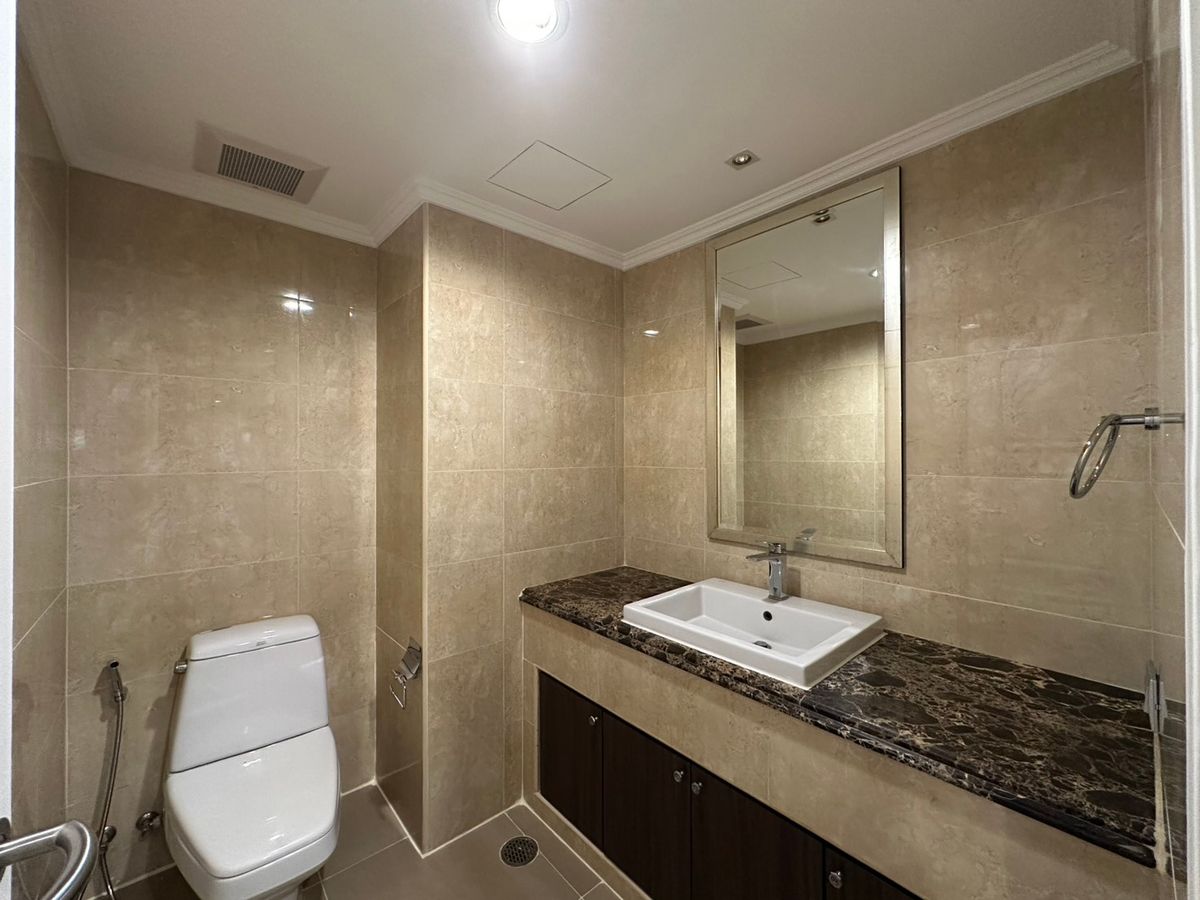 ให้เช่าคอนโดสุขุมวิท อโศก ทองหล่อ : Family unit in Thonglor for rent!✨ 3+1 bedroom fully furnished 285 sq.m near BTS Thonglor Tel.086-369-2224