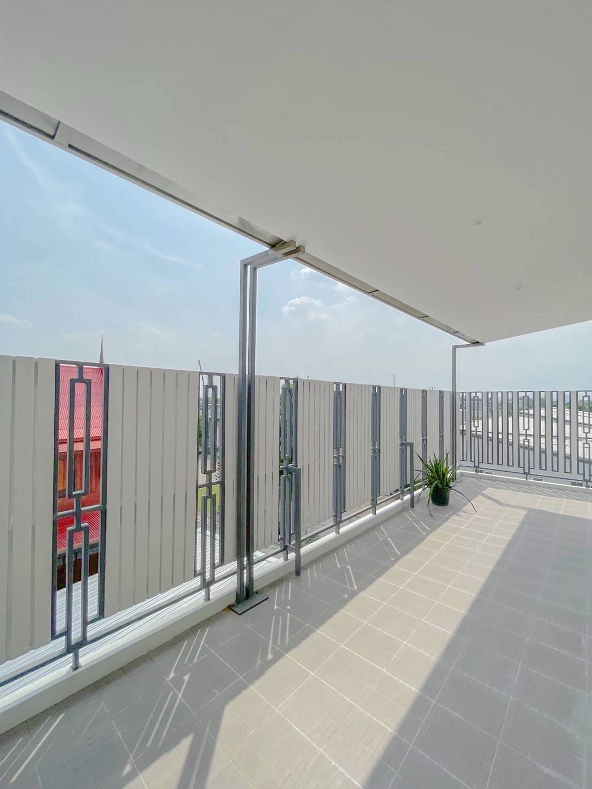 TownhomePattanakan, Srinakarin : Sell/rent 3 -story townhome near Laem Thong athletes New renovated house (N.1874)