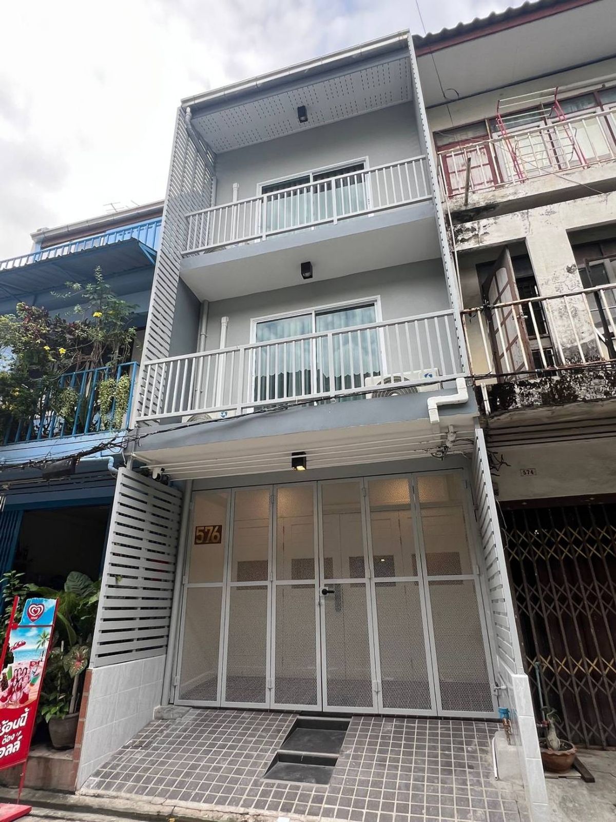 For RentShop HouseOnnut, Udomsuk : Rent a commercial building, Sukhumvit zone, near Bangchak BTS, only 2 minutes.