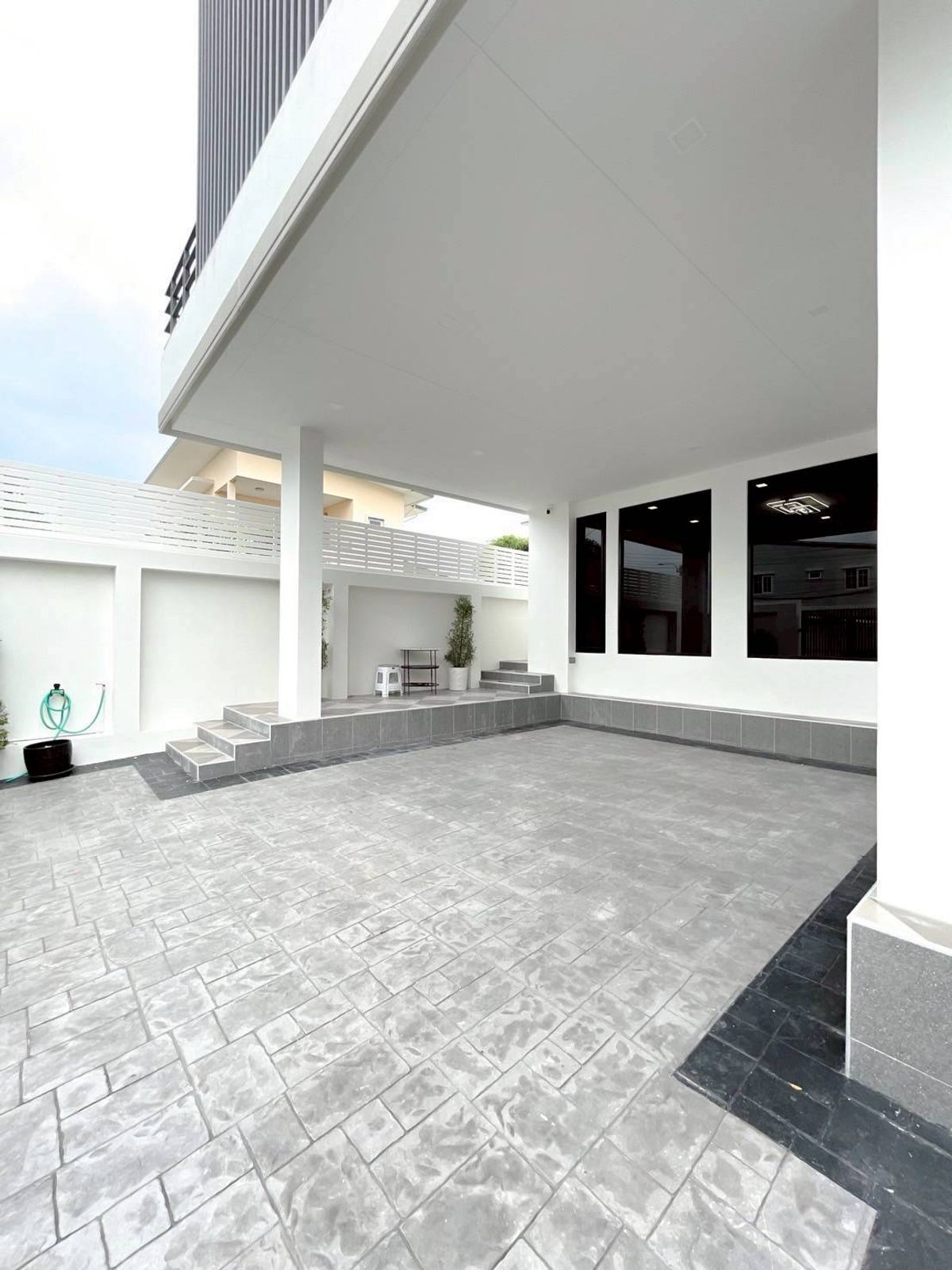 TownhomePattanakan, Srinakarin : Sell/rent 3 -story townhome near Laem Thong athletes New renovated house (N.1874)