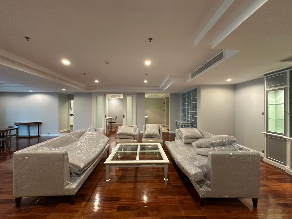 ให้เช่าคอนโดสุขุมวิท อโศก ทองหล่อ : Family unit in Thonglor for rent!✨ 3+1 bedroom fully furnished 285 sq.m near BTS Thonglor Tel.086-369-2224