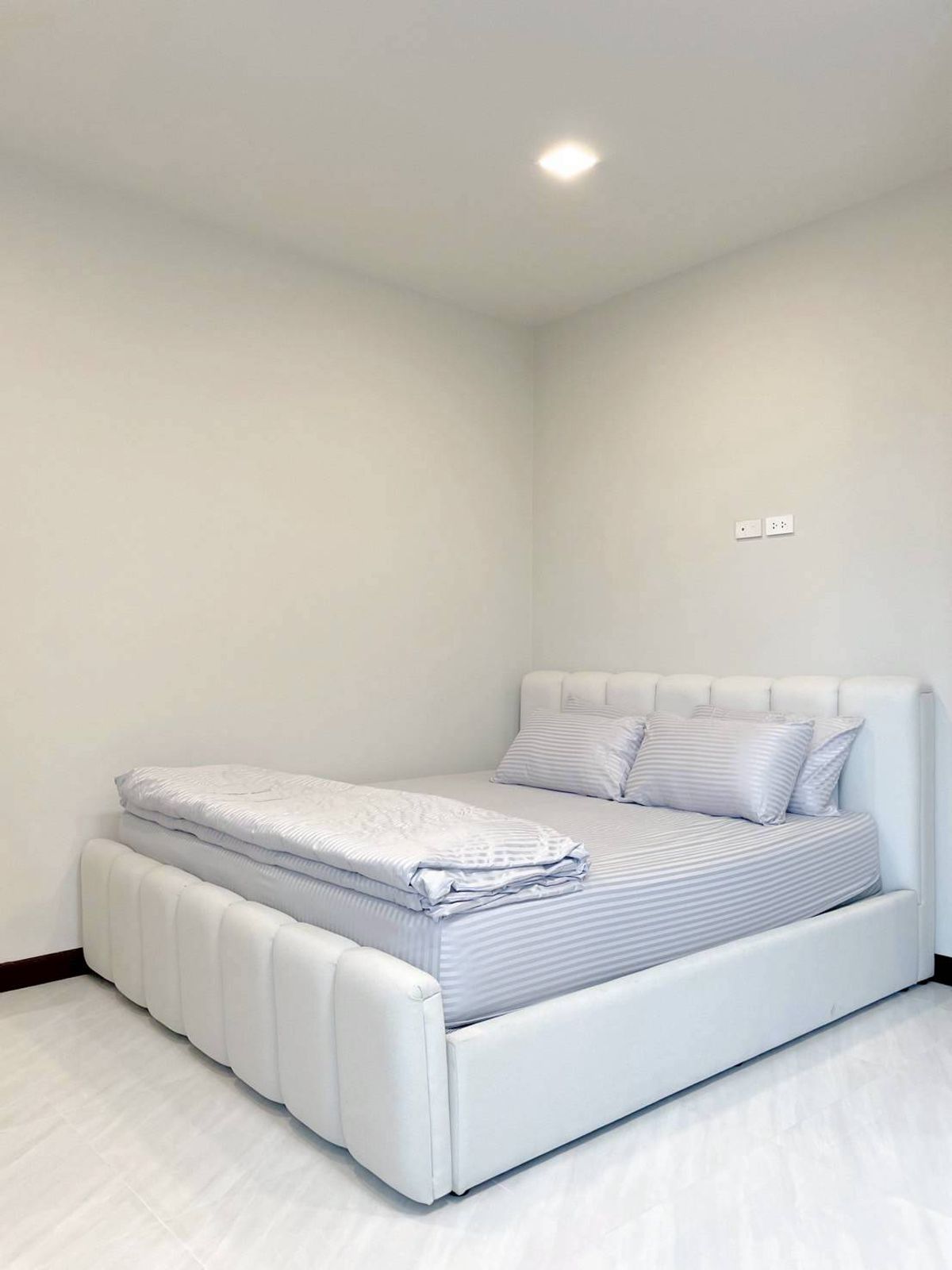 TownhomePattanakan, Srinakarin : Sell/rent 3 -story townhome near Laem Thong athletes New renovated house (N.1874)