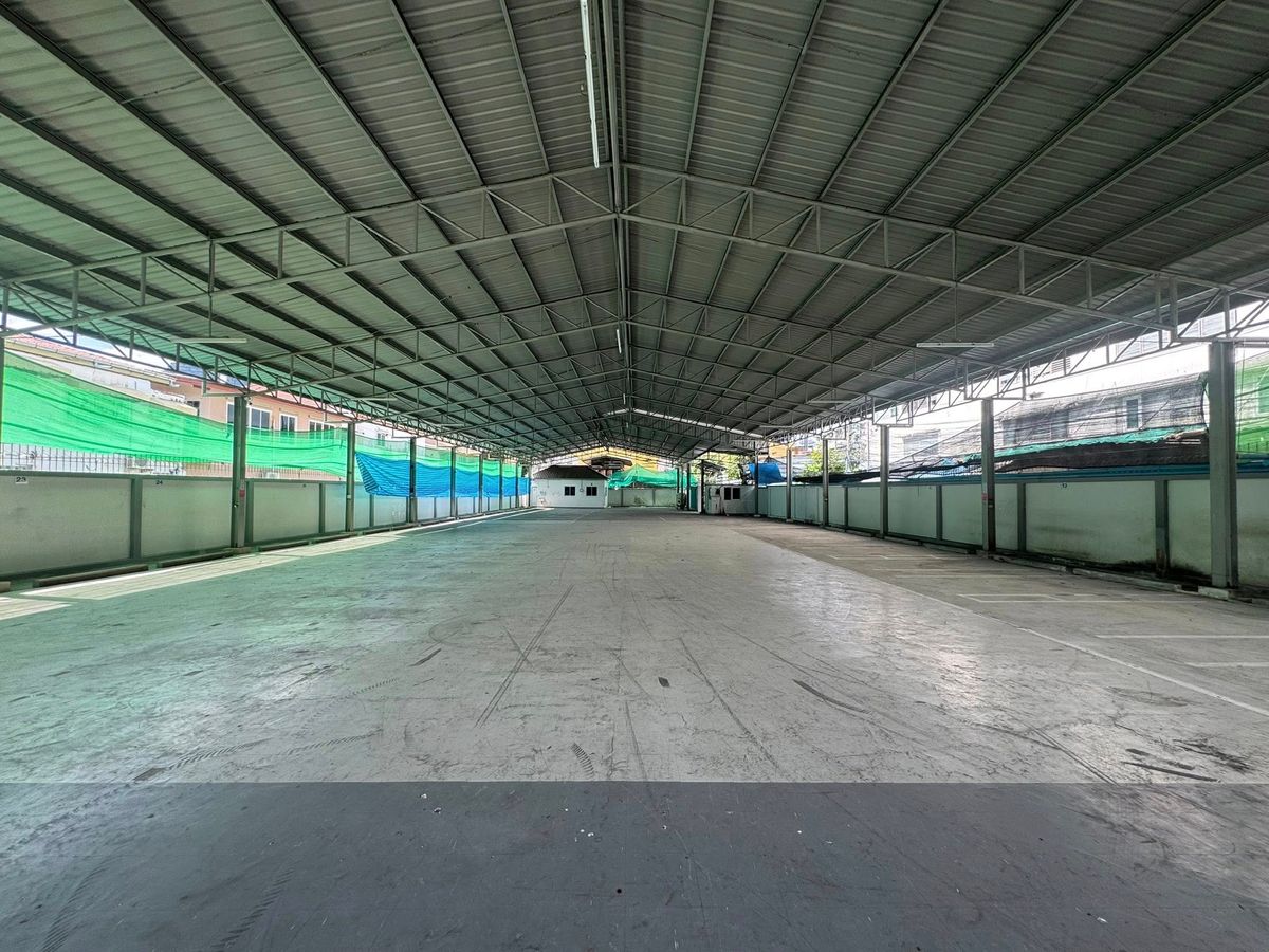 For SaleWarehouseRama9, Petchburi, RCA : Land for sale with the warehouse roof on the area of ​​308 sq.w. (can invest, rent or continue business), make an appointment, contact 094-641-5974