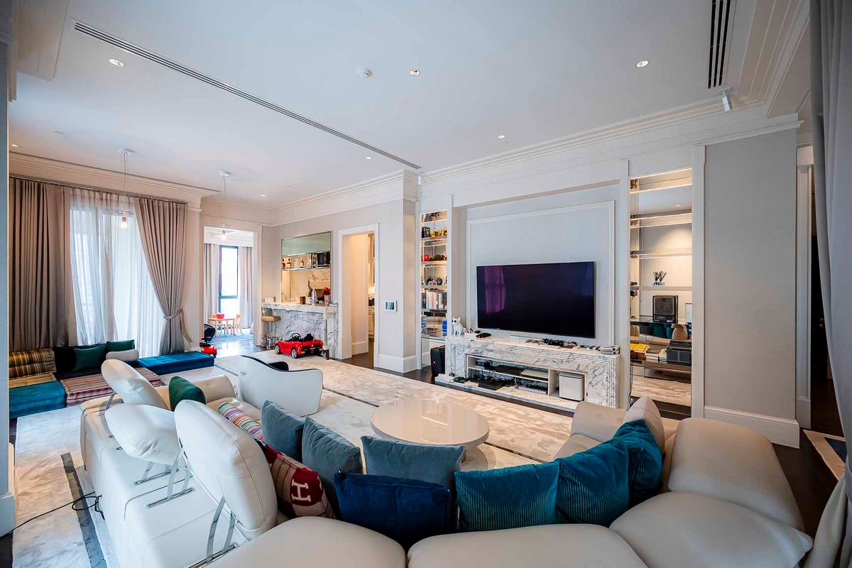 ขายคอนโดวิทยุ ชิดลม หลังสวน : 𝟗𝟖 𝐰𝐢𝐫𝐞𝐥𝐞𝐬𝐬 flagship condominium 