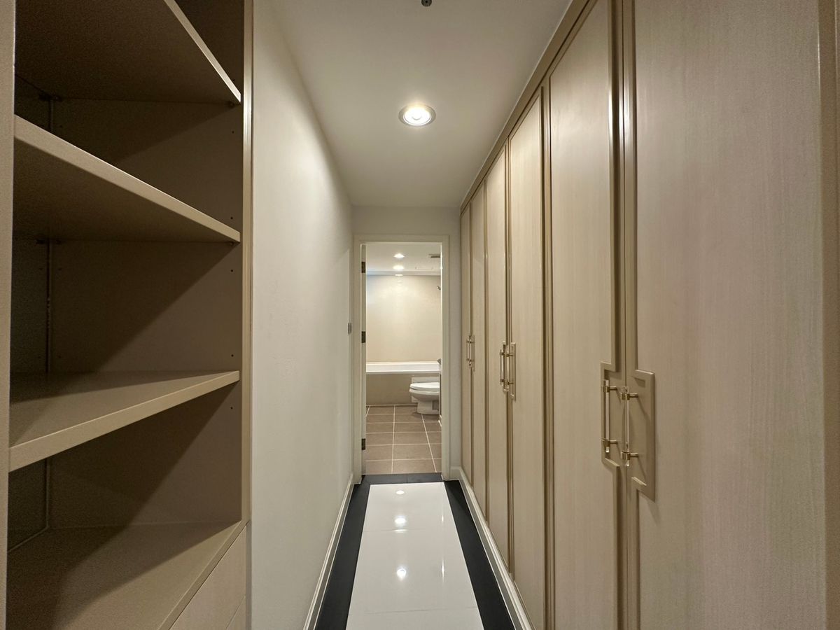 ให้เช่าคอนโดสุขุมวิท อโศก ทองหล่อ : Family unit in Thonglor for rent!✨ 3+1 bedroom fully furnished 285 sq.m near BTS Thonglor Tel.086-369-2224