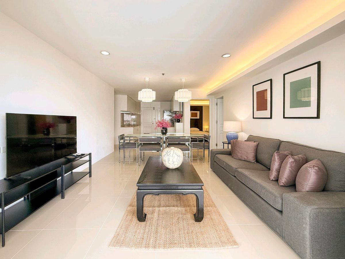 ให้เช่าคอนโดสุขุมวิท อโศก ทองหล่อ : 🏢 Spacious 4-Bedroom + 2 Multipurpose Room Condo with Stunning City Views 🌇 at Waterford Diamond Tower