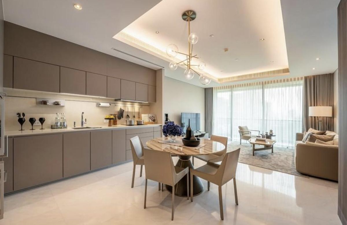 CondoWitthayu, Chidlom, Langsuan, Ploenchit : Sindhorn Tonson Condo Leasehold is next to the Lumpini Park in Soi Ton Son Shuttle Service.