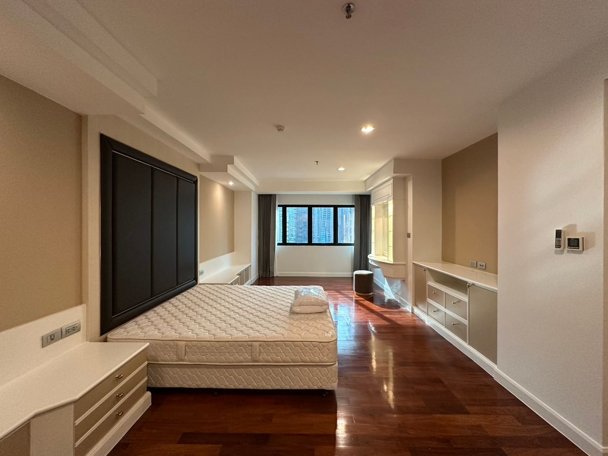 ให้เช่าคอนโดสุขุมวิท อโศก ทองหล่อ : Family unit in Thonglor for rent!✨ 3+1 bedroom fully furnished 285 sq.m near BTS Thonglor Tel.086-369-2224