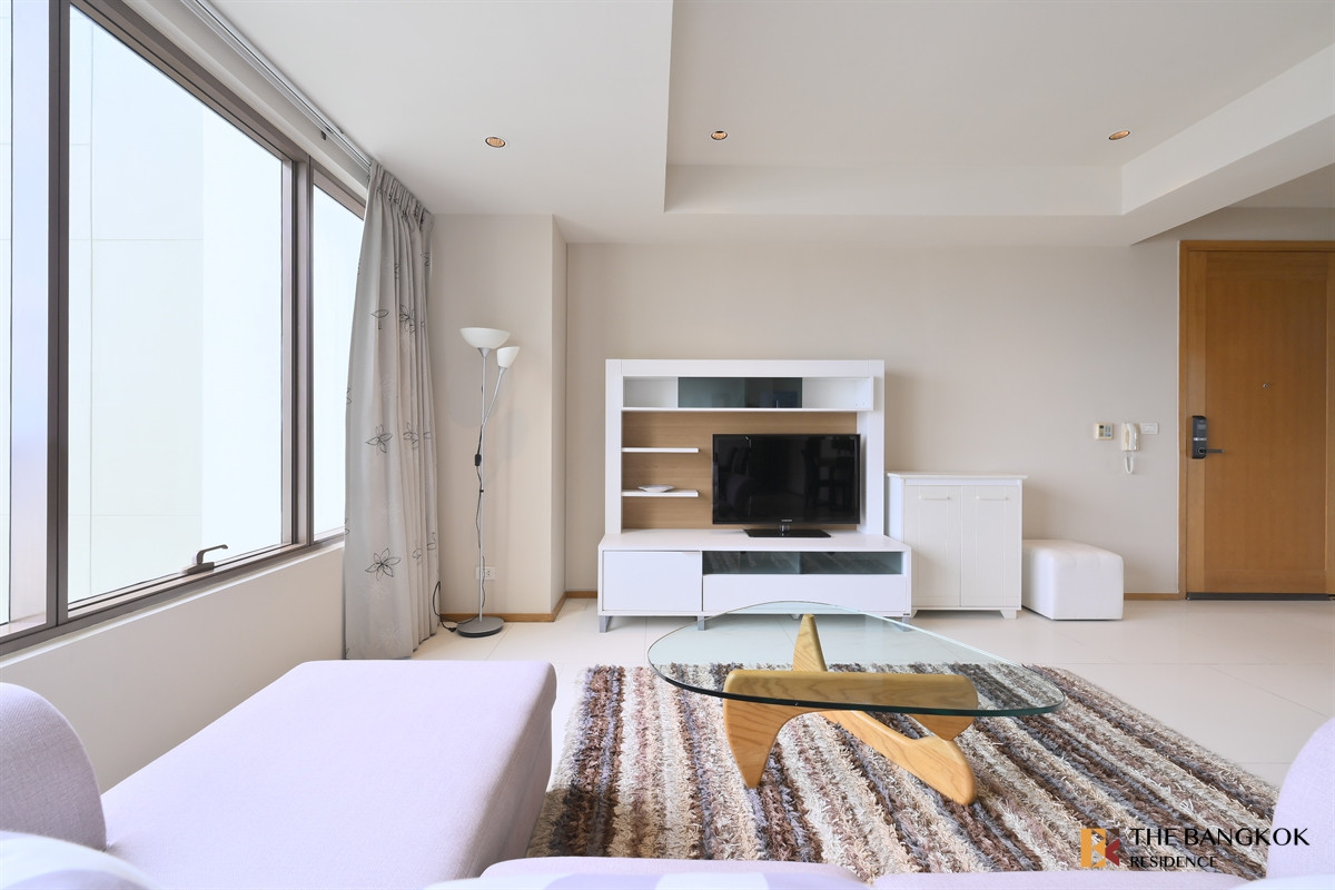 For RentCondoSukhumvit, Asoke, Thonglor :  The Emporio Place 💫 High-Floor Unit with Good View 🌃 Near BTS Phrom Phong 